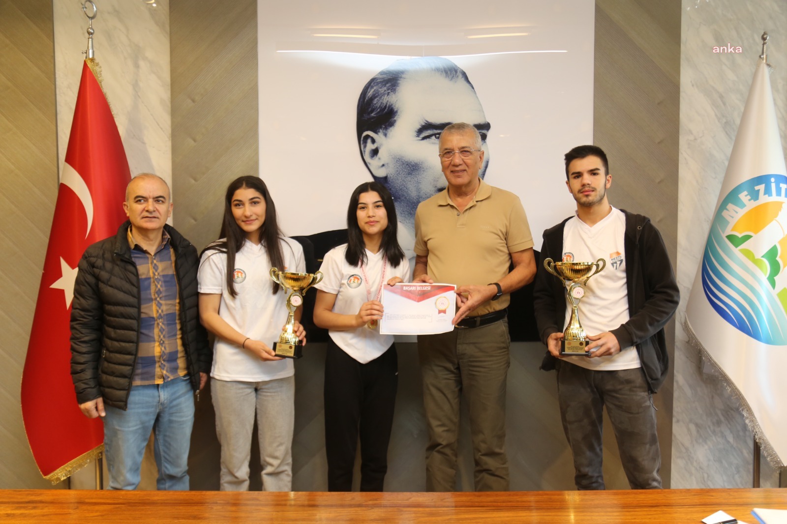 MEZİTLİLİ SPORCULARDAN BAŞKAN TARHAN’A ZİYARET