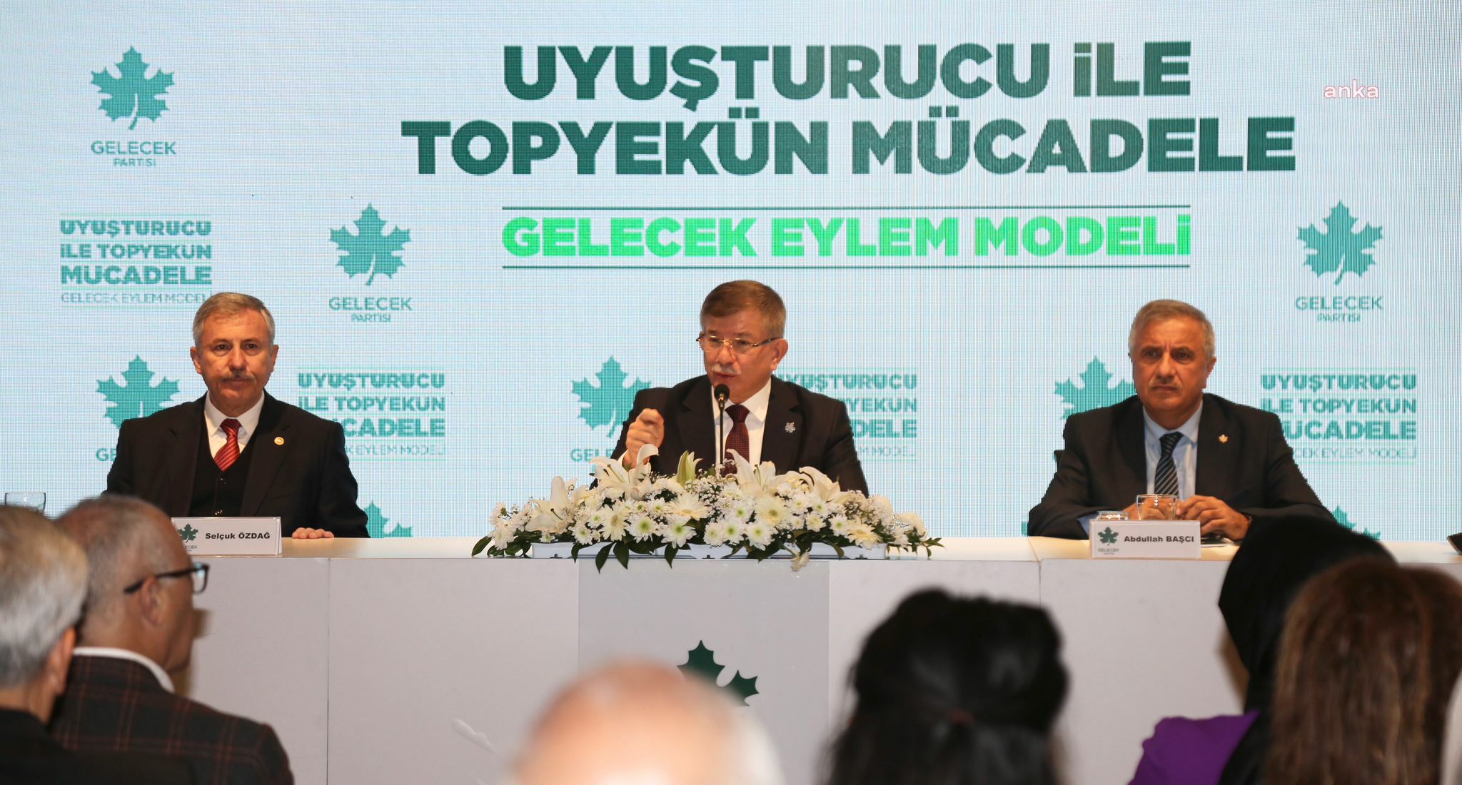 DAVUTOĞLU: EĞER BİRÇOK BAKANIN UYUŞTURUCU BARONU OLARAK BİLİNEN KİŞİLERLE RESİMLERİ VARSA TUZ, KOKMANIN ÖTESİNE GEÇMİŞ DEMEKTİR