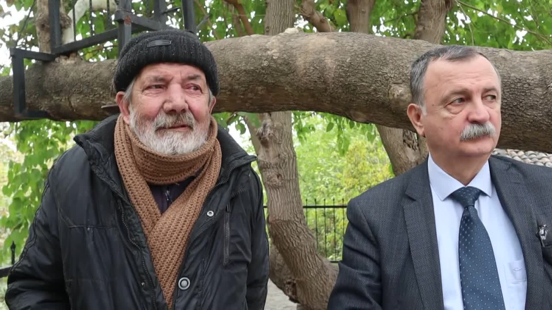 MANİSALI KIBRIS GAZİSİ 'KENTSEL DÖNÜŞÜM' İÇİN EVİNDEN ÇIKARILACAK: “TAVUK KÜMESİ GİBİ YERDE YATIYORUZ. GÜCÜM YOK EV ALMAYA. KİRAYA ÇIKSAM NE YİYİP NE İÇECEĞİM”