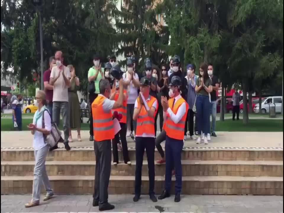 İŞ GÜVENLİĞİ UZMANLARI SAKARYA’DA SİYAH BARET EYLEMİ YAPTI: UZMANLAR SANIK DEĞİL TANIK OLMALIDIR
