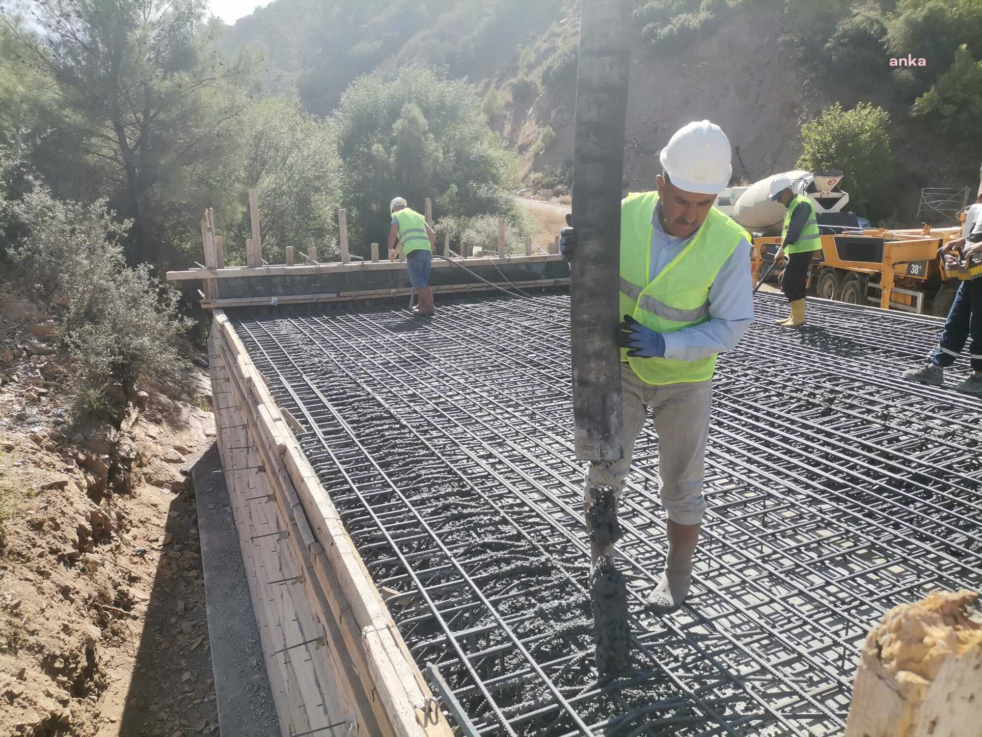 AYDIN BÜYÜKŞEHİR EKİPLERİ İNCİRLİOVA’DA YOL ÇALIŞMASINA DEVAM EDİYOR