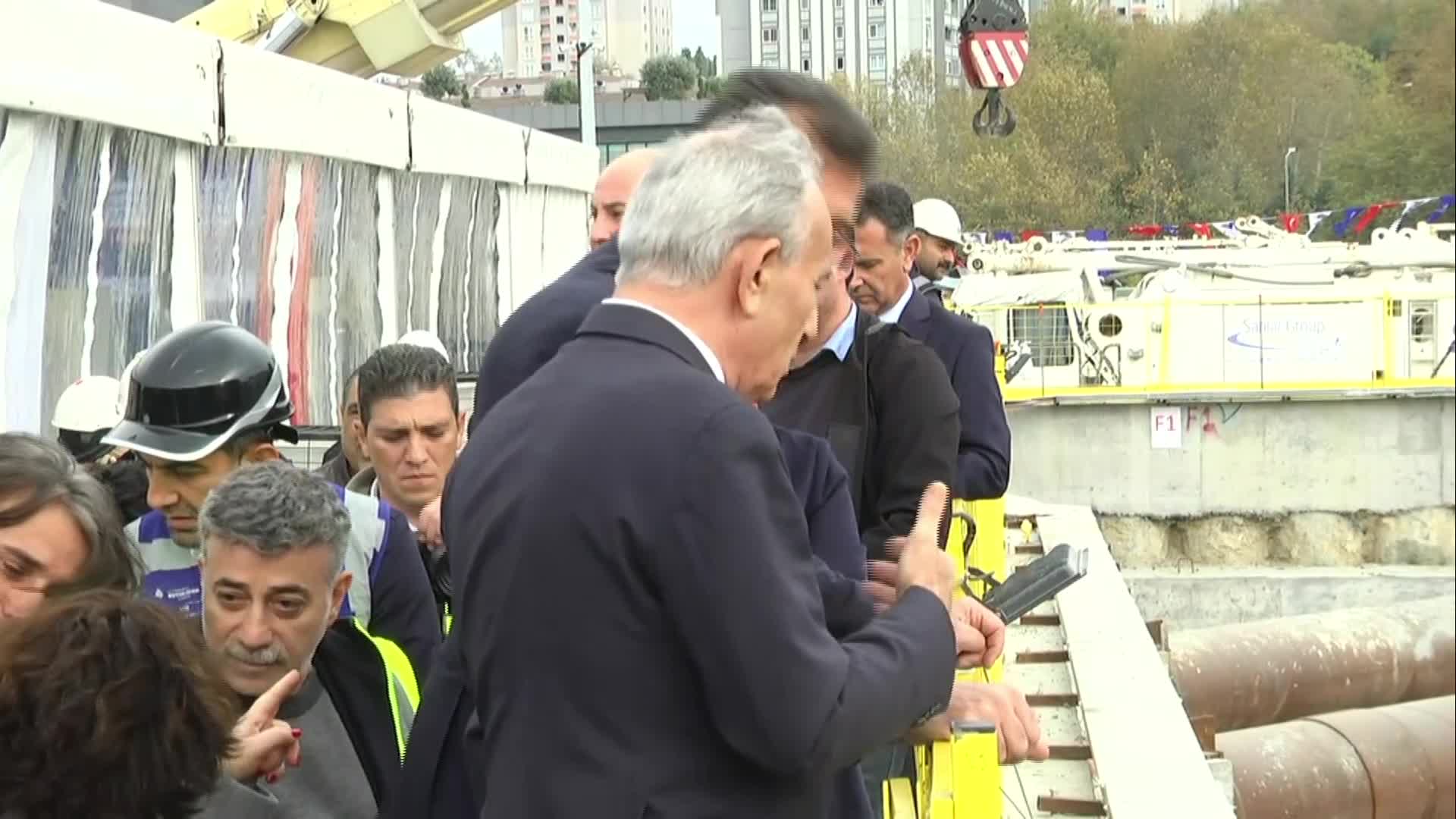 İBB, MAHMUTBEY-BAHÇEŞEHİR-ESENYURT METRO İNŞAATINA BAŞLADI... İMAMOĞLU: “18 YIL ÖNCE ‘BAŞLIYORUZ’ DENİLEN İŞİN 22-23 YIL SONRA BİTİRİLMESİ İSTANBUL İÇİN TALİHSİZLİK”