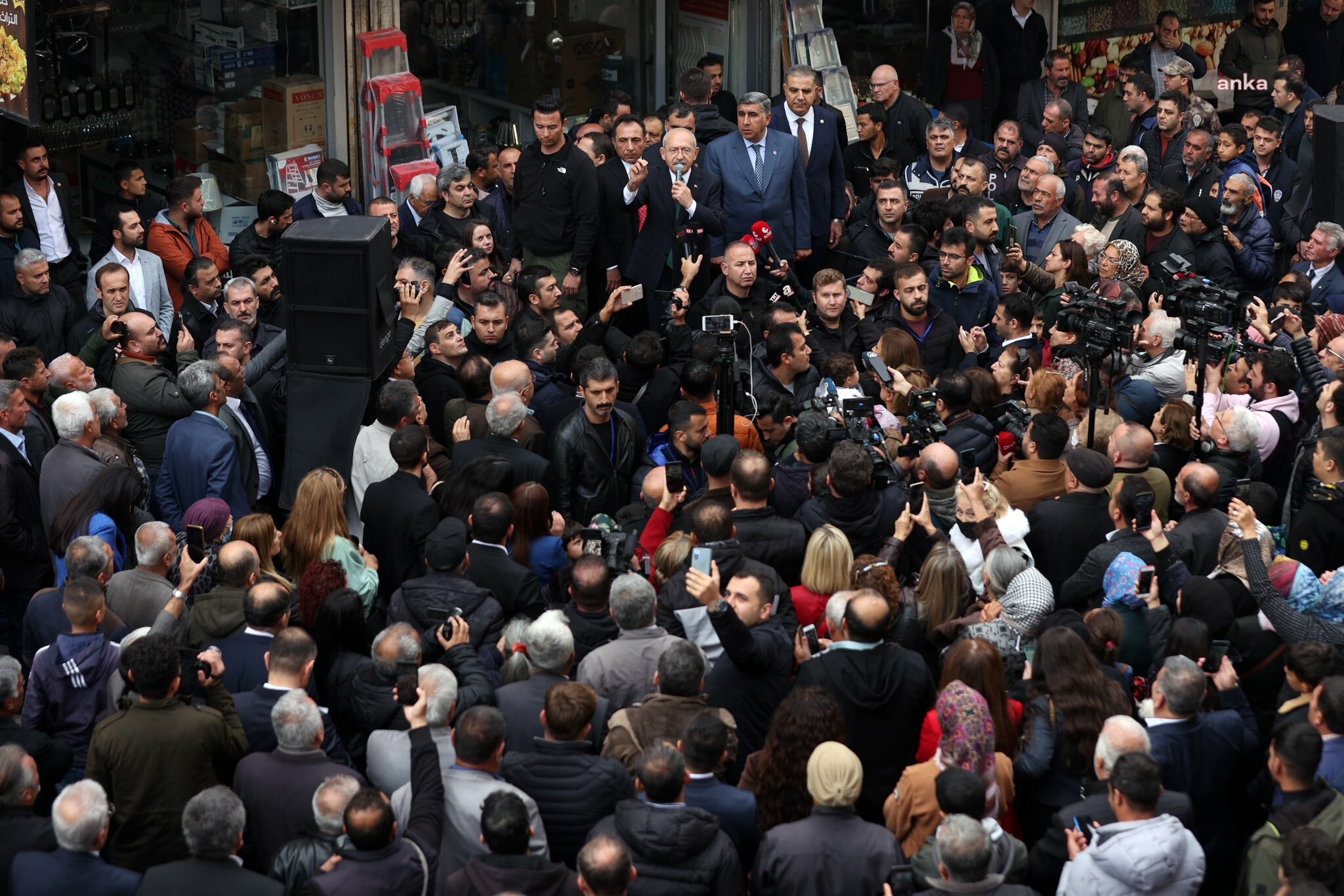 KILIÇDAROĞLU: BUGÜN SERHAT ŞEHRİ KİLİS'TEYDİK. ESNAF ZİYARETİNE ÇIKTIK, HALKIMIZ BİZİ YALNIZ BIRAKMADI. BAŞARACAĞIZ; HEP BERABER, HEP BERABER