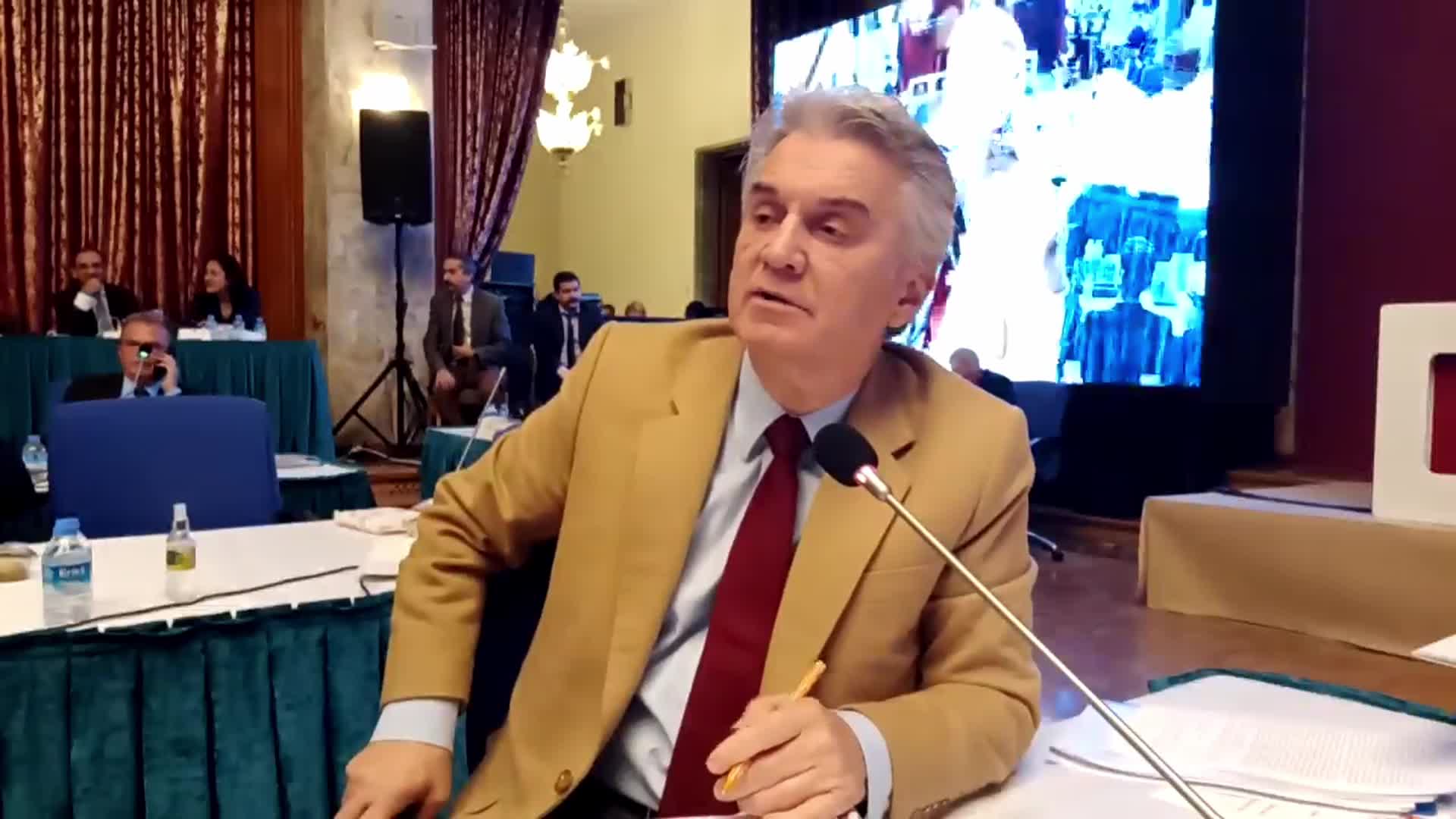 KUŞOĞLU: “HARF İNKILABIYLA İLGİLİ ‘DİLİMİZ DEĞİŞTİRİLDİ’ GİBİ SÖZLER SÖYLENMEMELİDİR. BUNLAR İSTİSMAR EDİLMEMESİ GEREKEN KONULARDIR. BU KONUDA SİZİN BAKANLIK OLARAK DESTEĞİNİZ GEREKLİDİR”