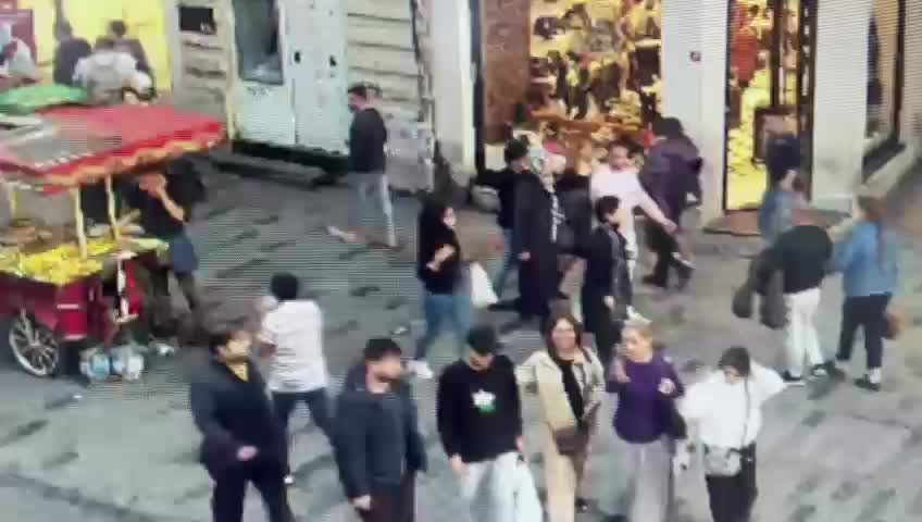 TAKSİM BOMBACISI AHLAM ALBASHİR'İN KEŞİF GÖRÜNTÜLERİ ORTAYA ÇIKTI. SALDIRGAN KEŞFE DE KIRMIZI GÜLLE GELMİŞ