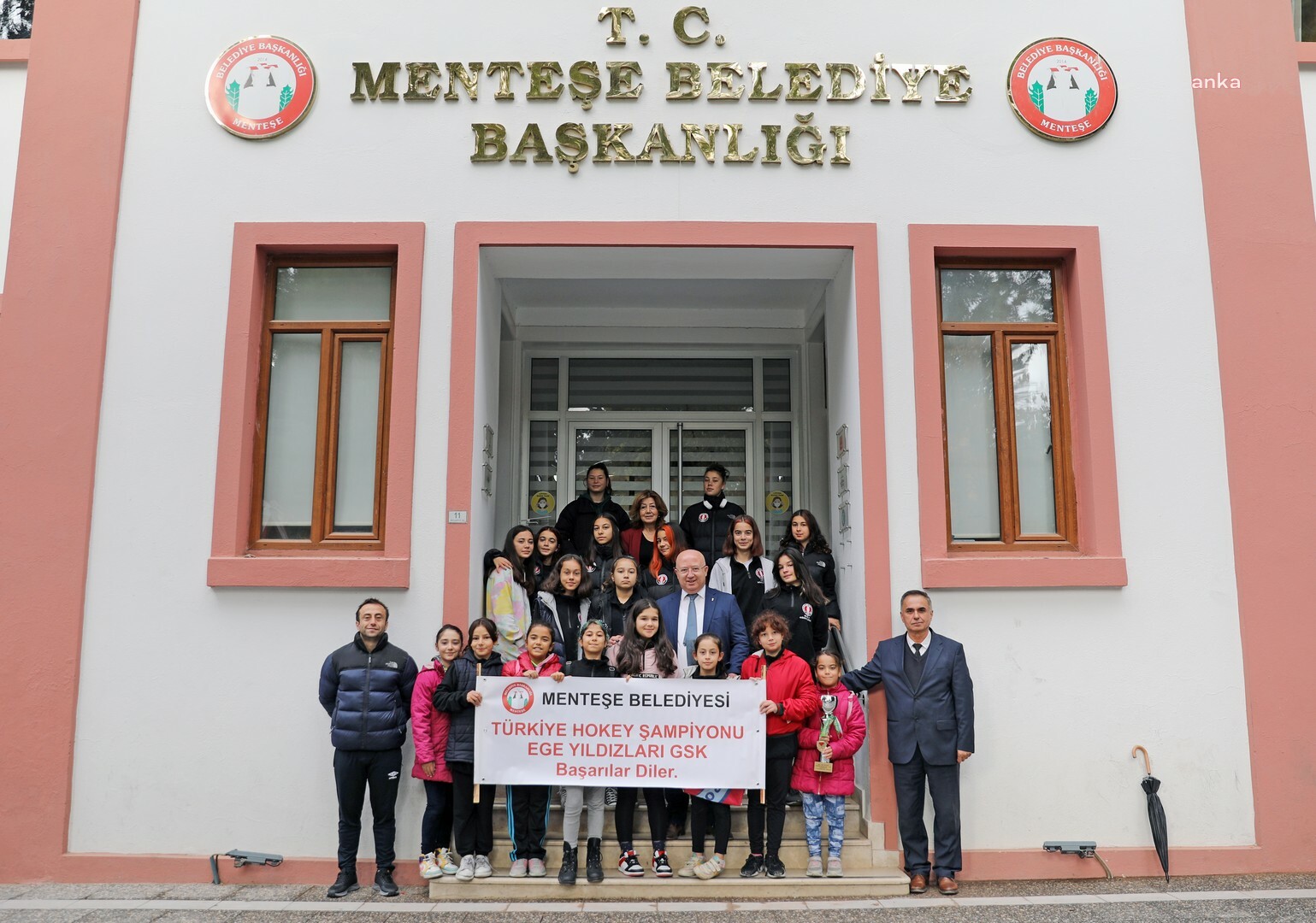MENTEŞE BELEDİYE BAŞKANI GÜMÜŞ, ŞAMPİYON KIZLARI AĞIRLADI