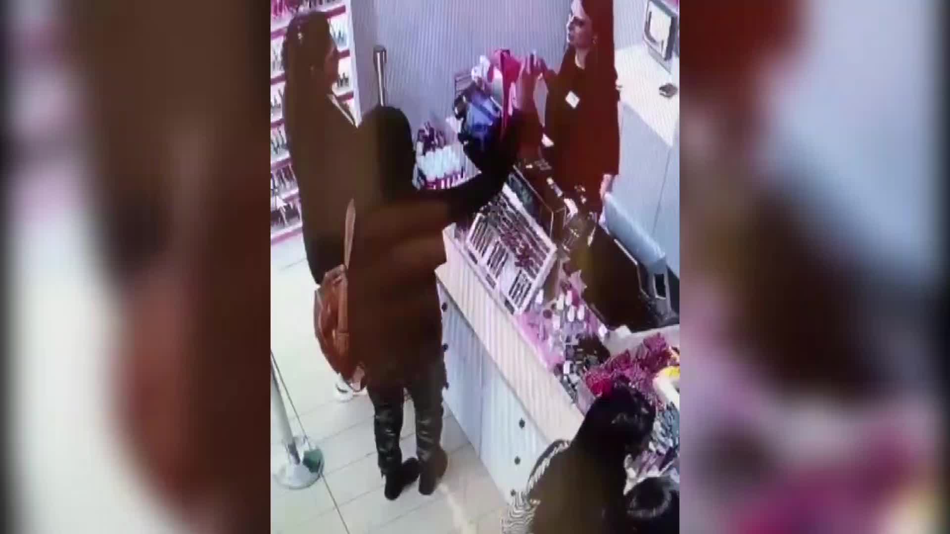 İSTİKLAL BOMBACISI, SALDIRIDAN ÖNCE MAKYAJ MALZEMESİ ALIRKEN GÖRÜNTÜLENMİŞ
