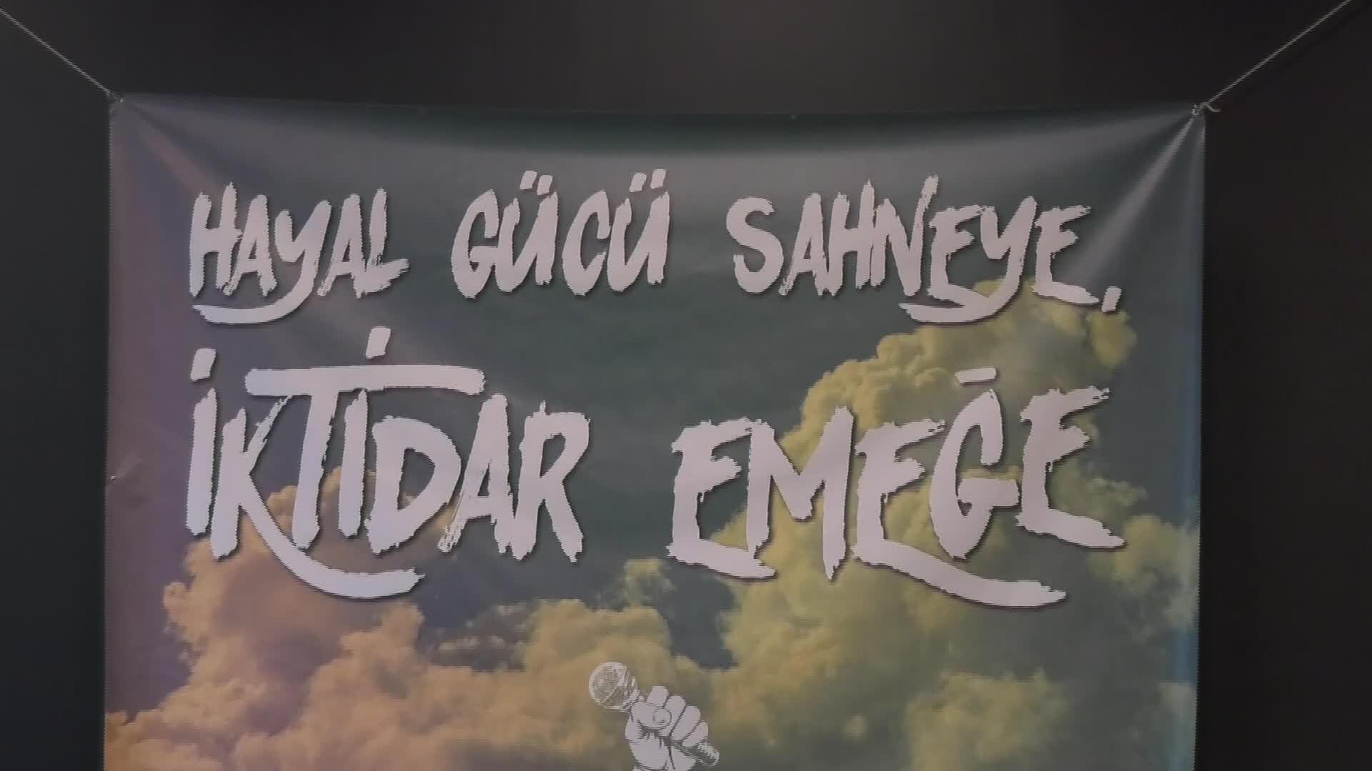 ERKAN BAŞ: 20 YILDIR TÜRKİYE TARİHİNDE EN KÜLTÜR-SANAT DÜŞMANI İKTİDAR HÂLÂ KOLTUKTAYSA HEPİMİZİN ÇIKARTMASI GEREKEN BİR PAY VAR