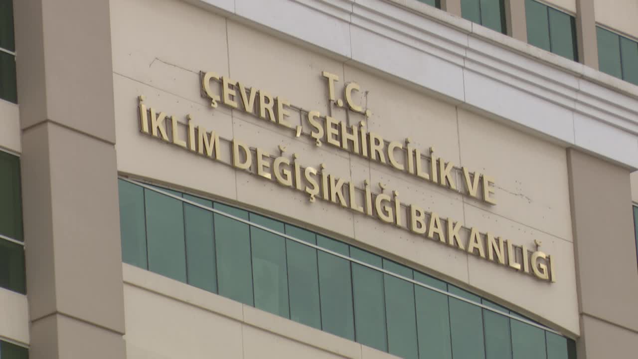MURAT DAĞI'NDA ALTIN MADENİNE KARŞI MÜCADELE EDEN UŞAKLILAR BUGÜN BAŞKENTTEYDİ: "HAYATA DÜŞMAN BİR ÇED DOSYASI BU"