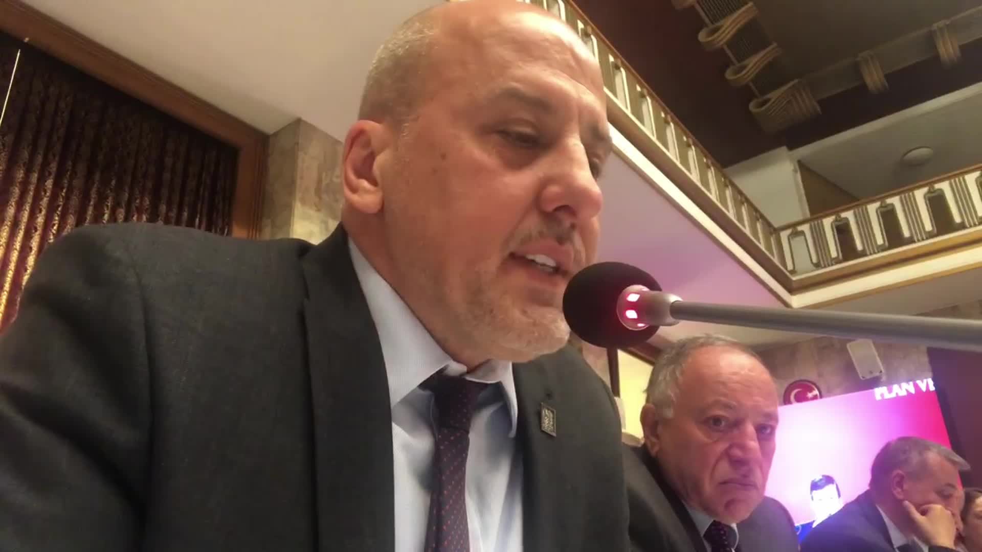 AHMET ŞIK’TAN BAKAN SOYLU’YA: “SEN HAPİSTE ÇÜRÜYECEKSİN… SON KEZ OTURUYORSUN, BUNU HERKES BİLİYOR”