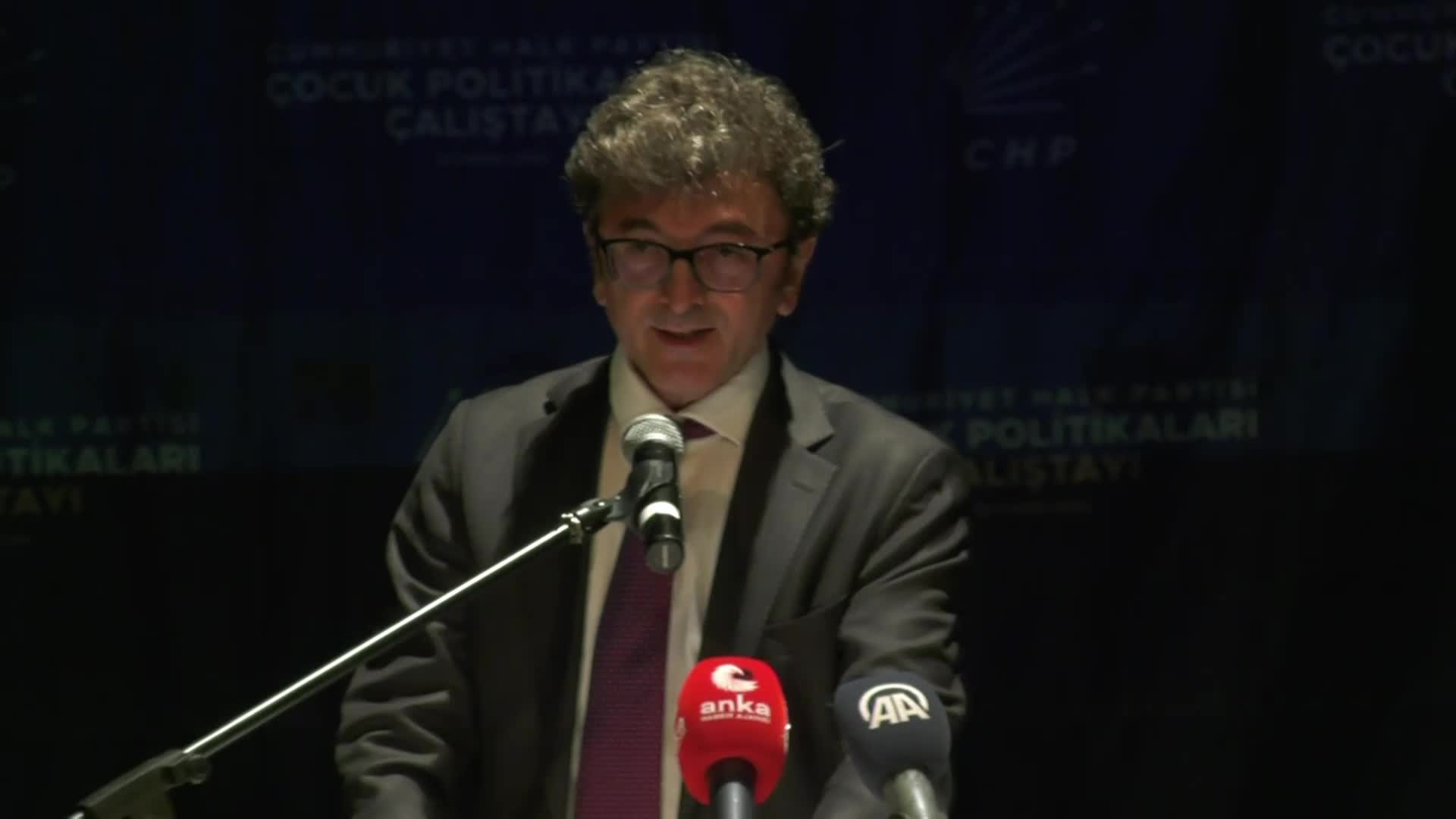 CHP, ÇOCUKLAR HAKLARI ÇALIŞTAYI DÜZENLEDİ… YÜKSEL TAŞKIN: “AİLE VE SOSYAL HİZMETLER BAKANLIĞI’NIN AÇIK ARA EN BAŞARISIZ OLDUĞU ALAN ÇOCUKLAR”