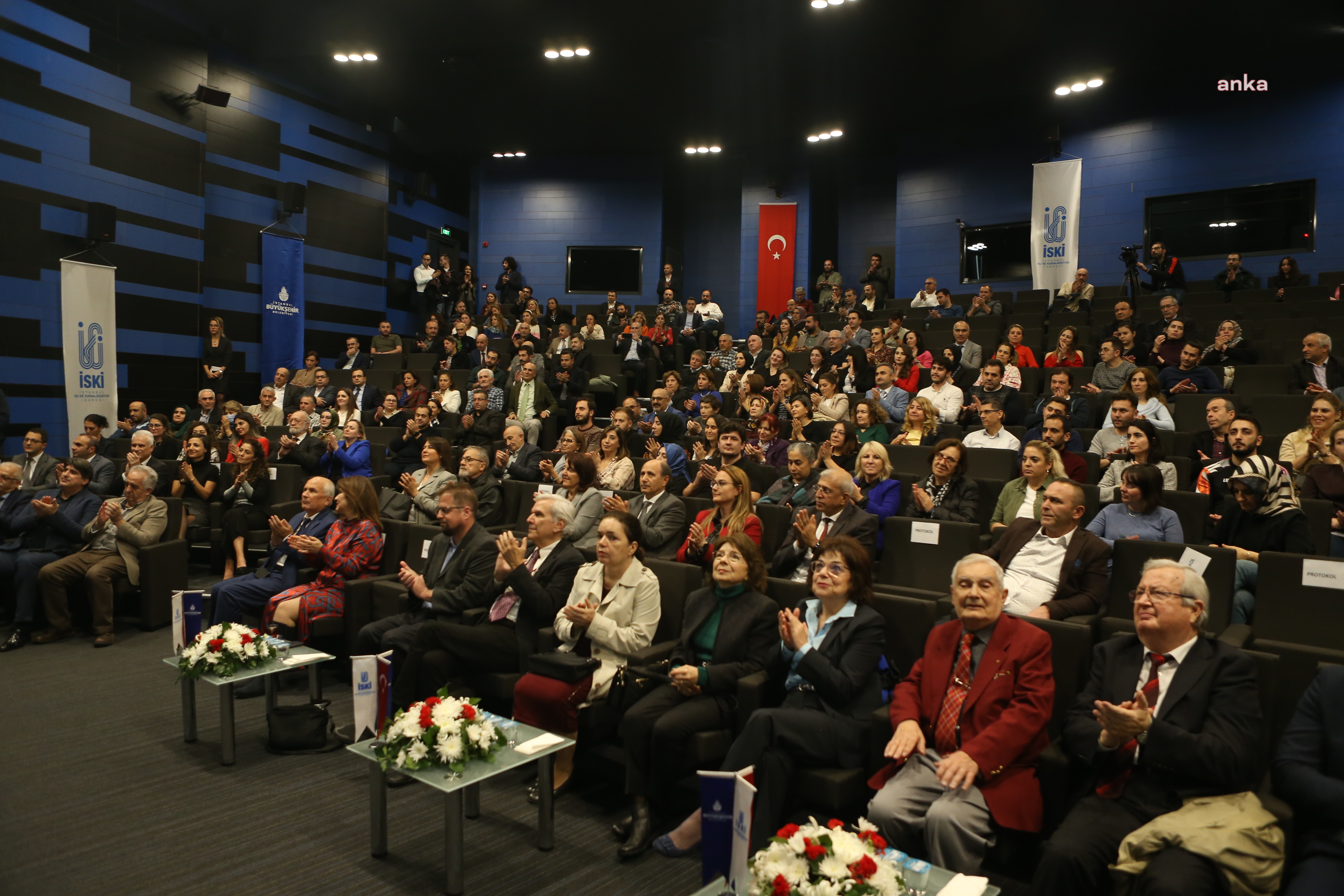 İSKİ’DE; ESKİ YÖNETİCİ VE AKADEMİSYENLERİN İSİMLERİ, İDARENİN EĞİTİM, SOSYAL VE KÜLTÜREL ÇALIŞMALARININ YAPILDIĞI SALONLARA VERİLDİ