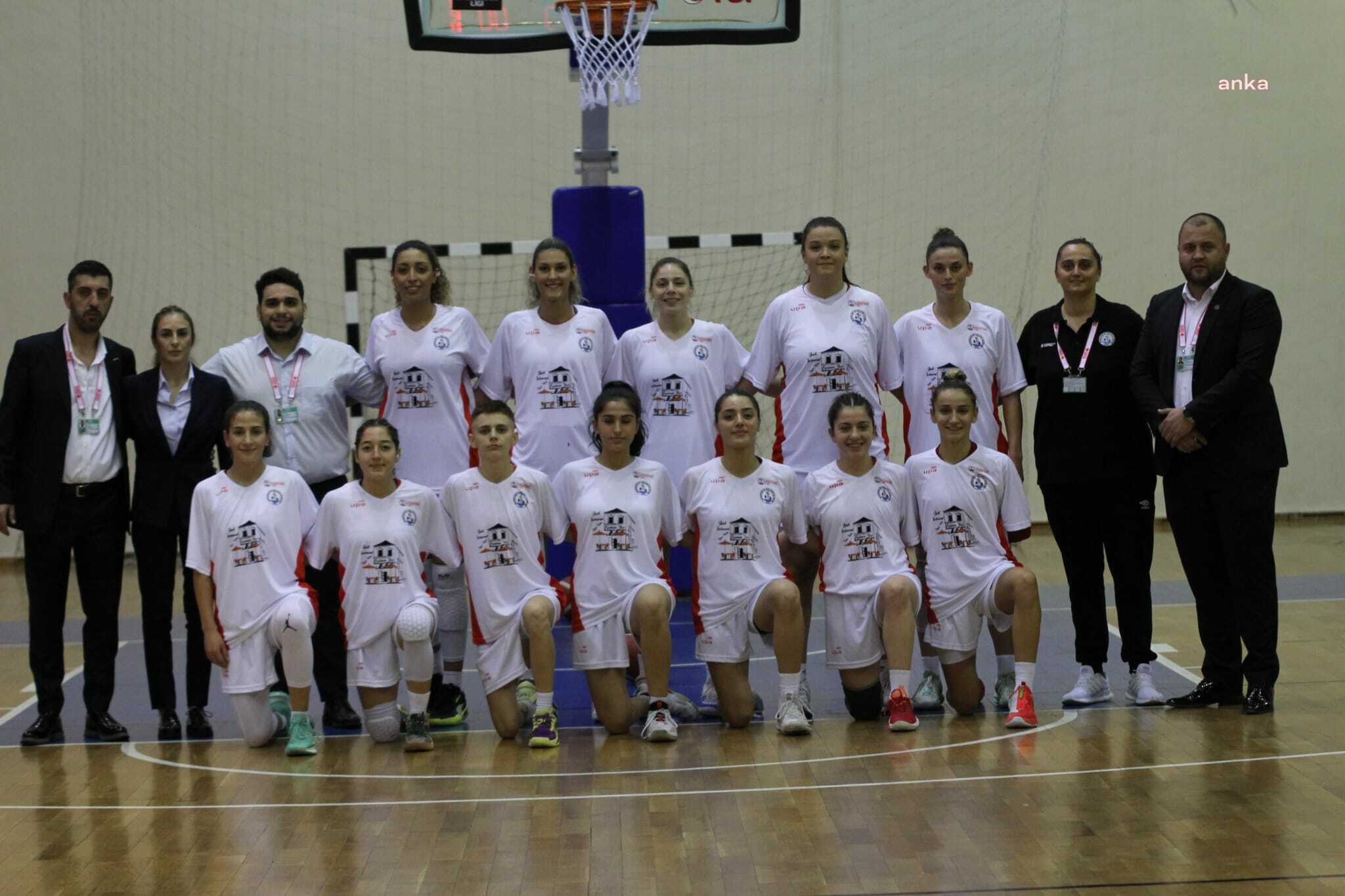 BURHANİYE KADIN BASKETBOL TAKIMI YENİ SEZONUN İLK MAÇINDA GALİP GELDİ