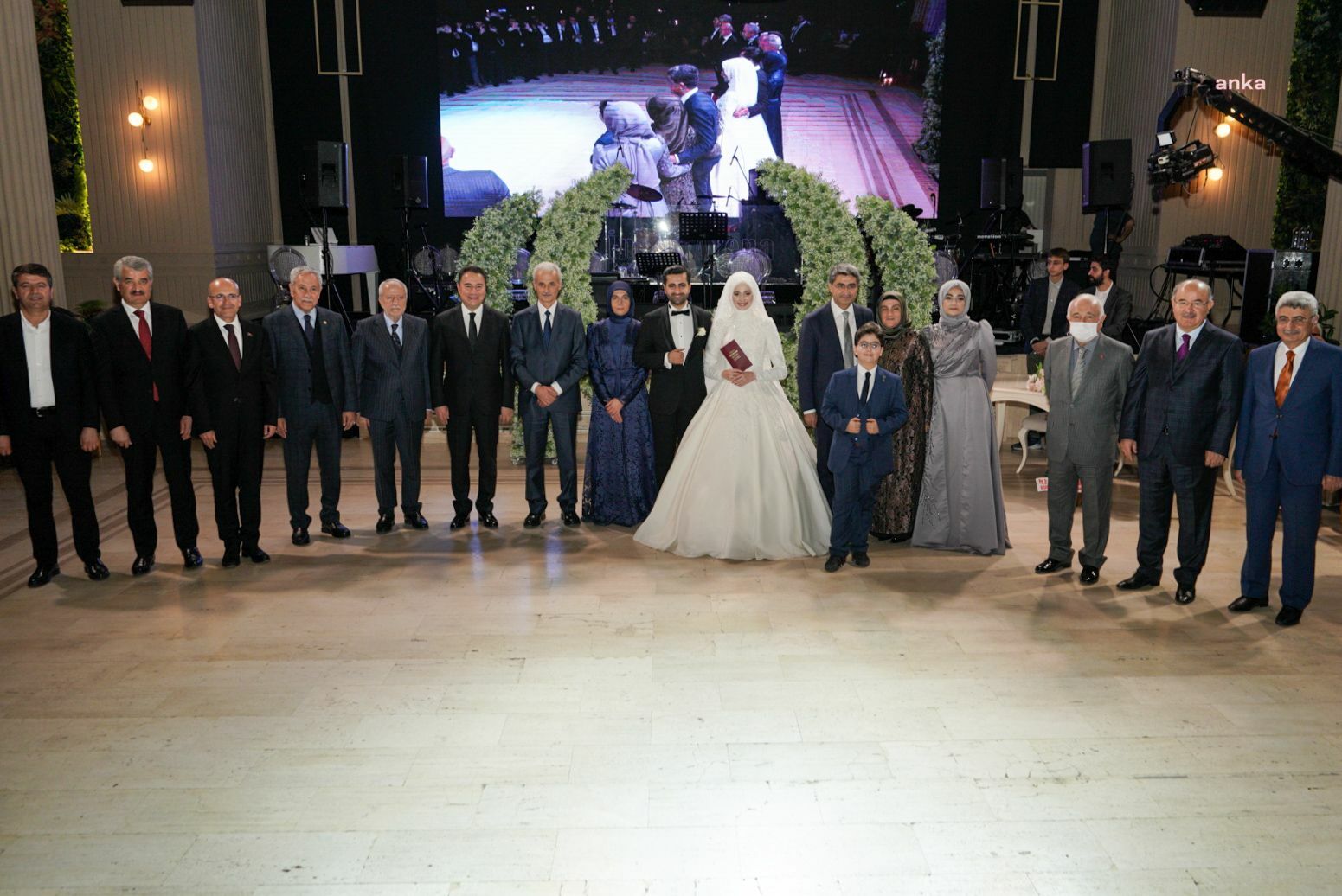 EMİN EKMEN’İN OĞLUNUN DÜĞÜNÜ DEVA VE AK PARTİLİLERİ BULUŞTURDU