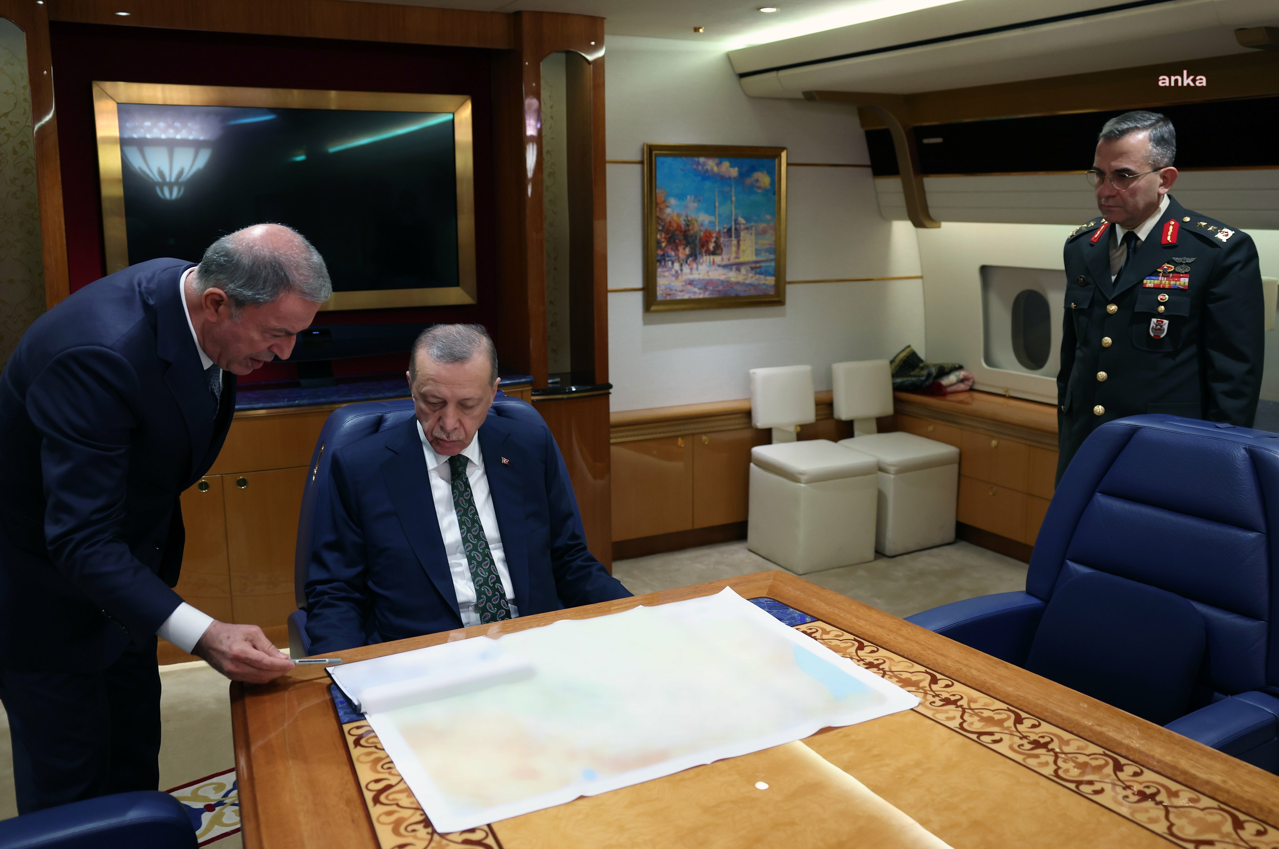 CUMHURBAŞKANI ERDOĞAN, ENDONEZYA'DAN DÖNÜŞ YOLUNDA PENÇE KILIÇ HAREKATI TALİMATINI UÇAKTA VERDİ
