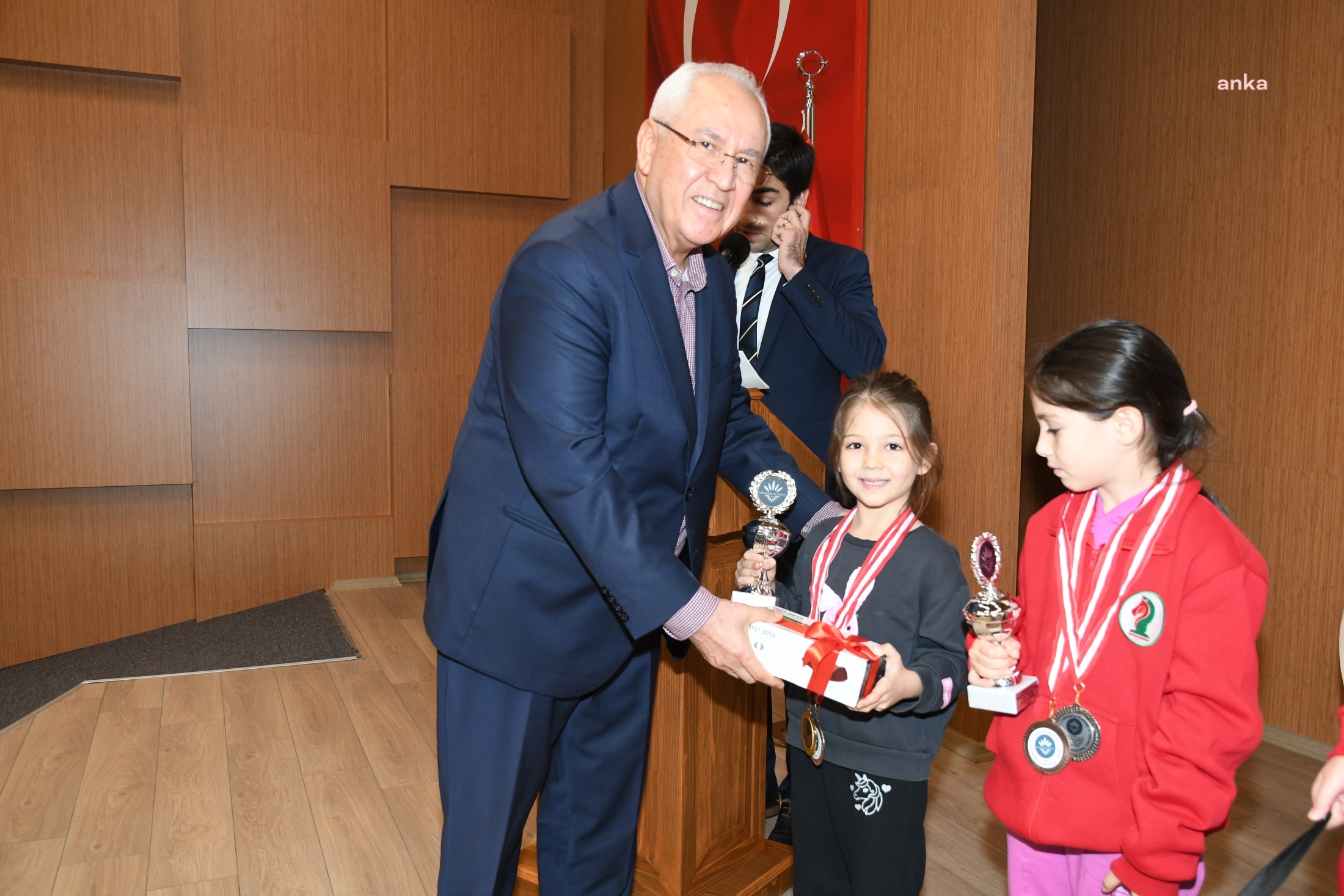 KARABAĞLAR BELEDİYESİ'NİN 'BAŞÖĞRETMEN ATATÜRK SATRANÇ TURNUVASI' SONA ERDİ