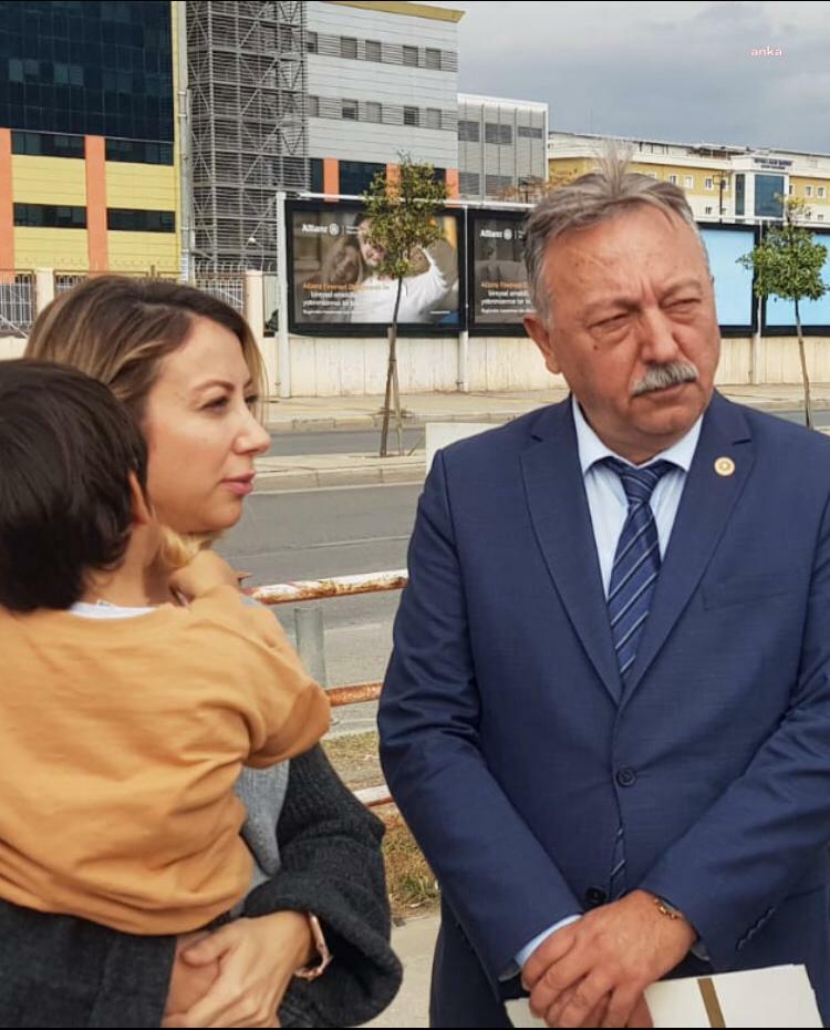 TACETTİN BAYIR, İZMİR'DE AYLARDIR KAN TAHLİLİ YAPILAMAYAN 3 YAŞINDAKİ ÇOCUĞUN DURUMUNU BAKAN KOCA'YA SORDU: "HANİ SAĞLIKTA DEVRİM YAPILMIŞTI?"