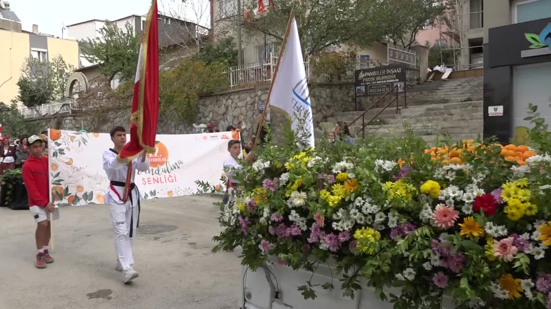 SEFERİHİSAR MANDALİNA ŞENLİĞİ'NE BÜYÜK İLGİ