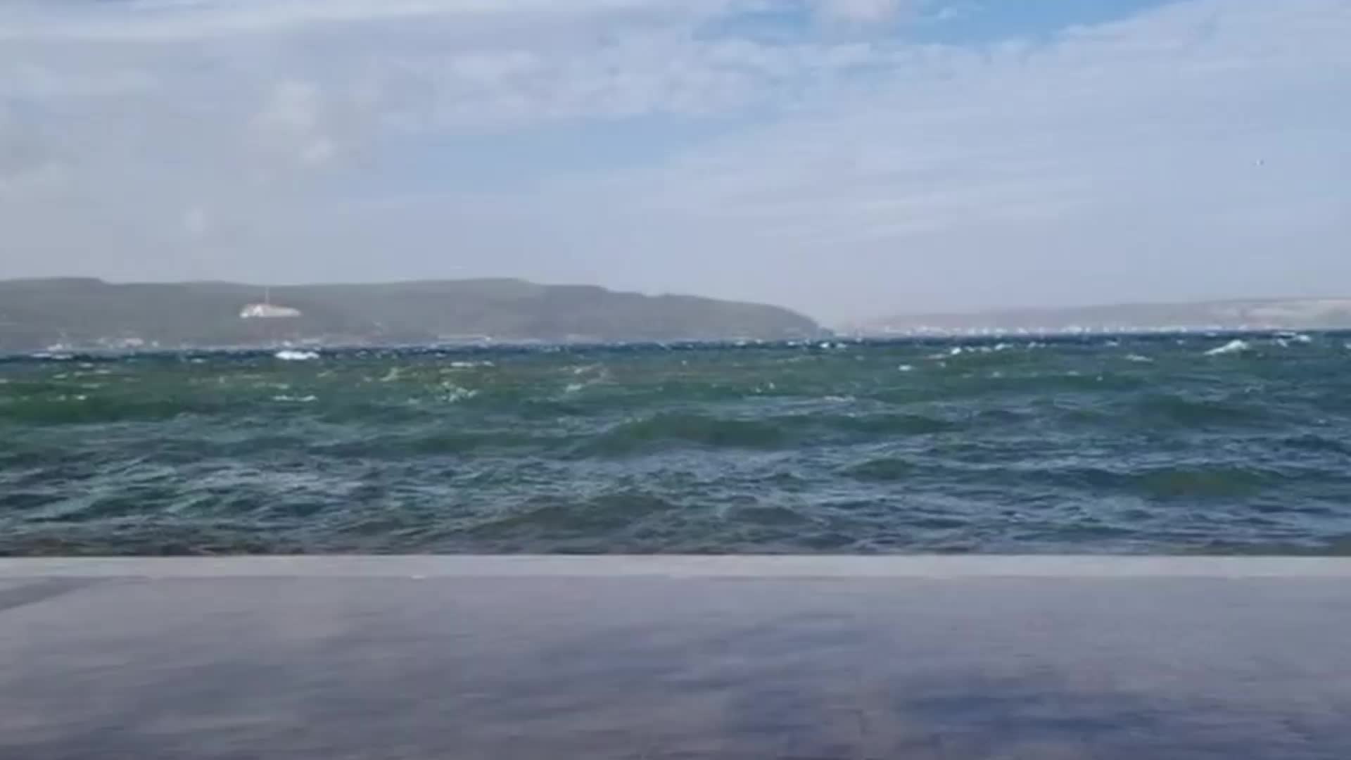 ÇANAKKALE'DE ŞİDDETLİ FIRTINA ETKİSİNİ GÖSTERİYOR