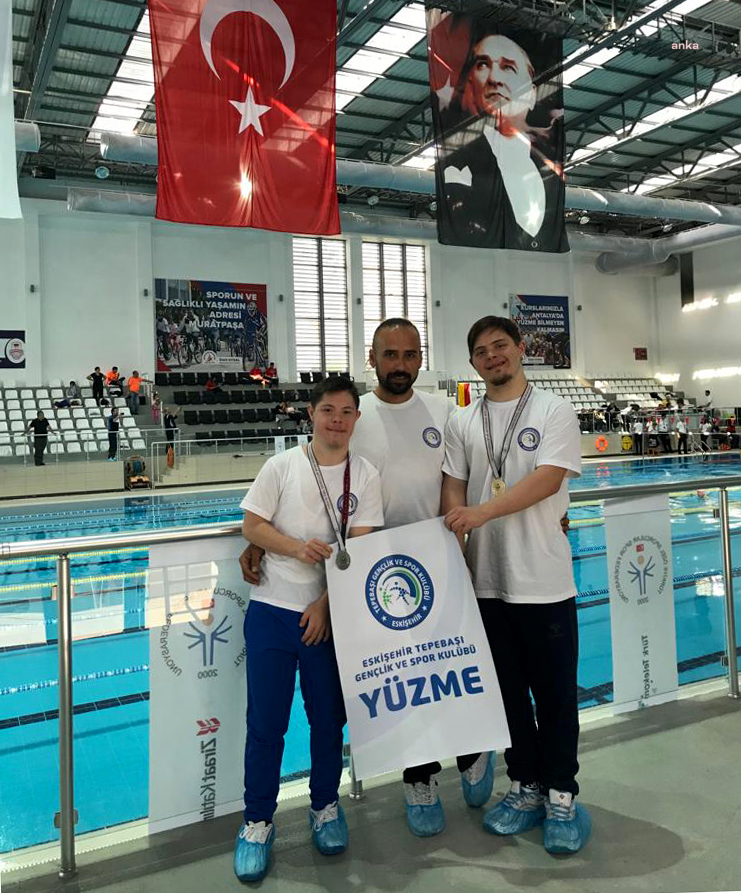 TEPEBAŞI'NIN ÖZEL YÜZÜCÜLERİ ANTALYA’DAN DERECEYLE DÖNDÜ