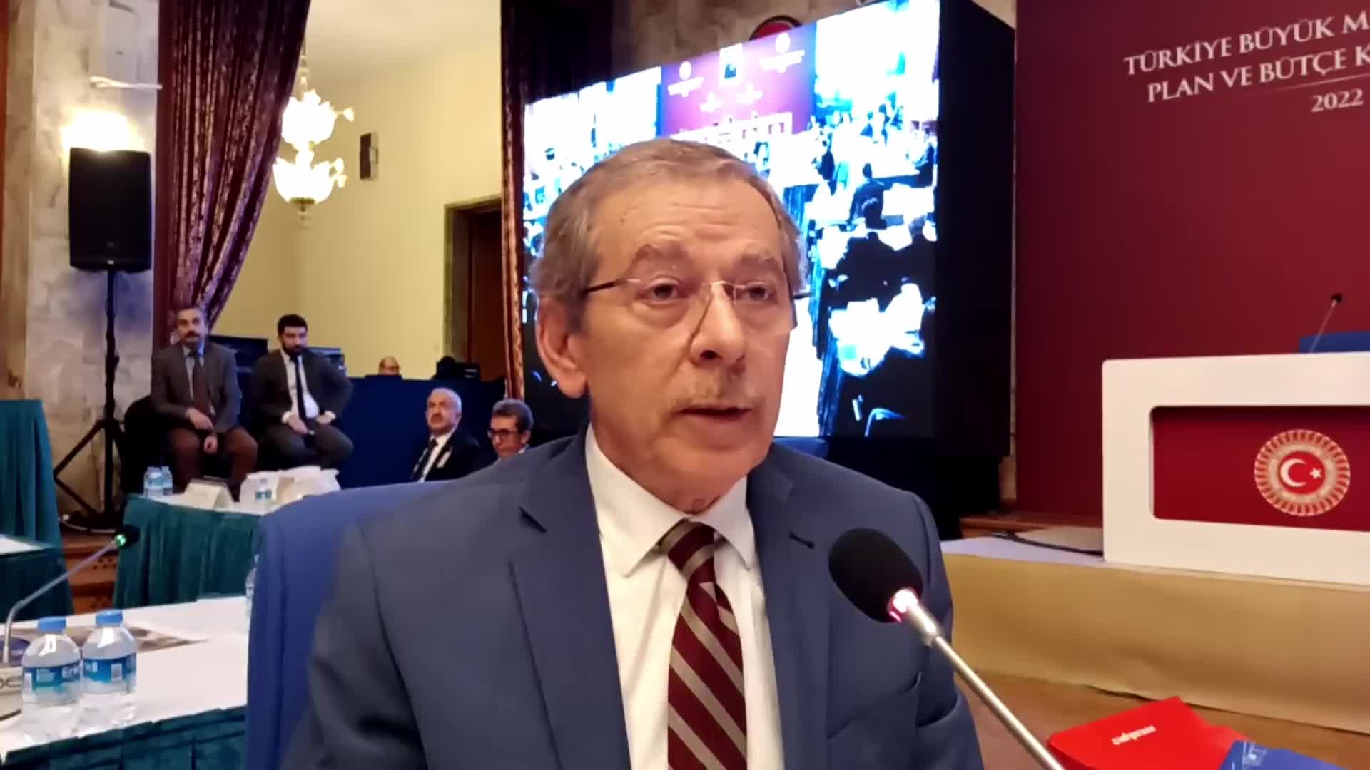 ABDÜLLATİF ŞENER: “OTUZ SENEDİR MECLİS’TEYİM, HİÇBİR İKTİDAR DÖNEMİNDE İKTİDARIN MUHALEFET GİBİ SERTLEŞTİĞİNİ, SALDIRGANLAŞTIĞINI, HÜCUM ETTİĞİNİ GÖRMEDİM”