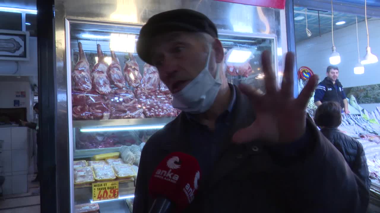 ANKARA ULUS HALİ'NDE FİYATLAR 10 TL'NİN ALTINA DÜŞMÜYOR... ESNAF: "VATANDAŞ ‘5 LİRA UCUZ ALAYIM’ DİYE HALİN İÇERİSİNDE ÜÇ KERE TUR ATIYOR”