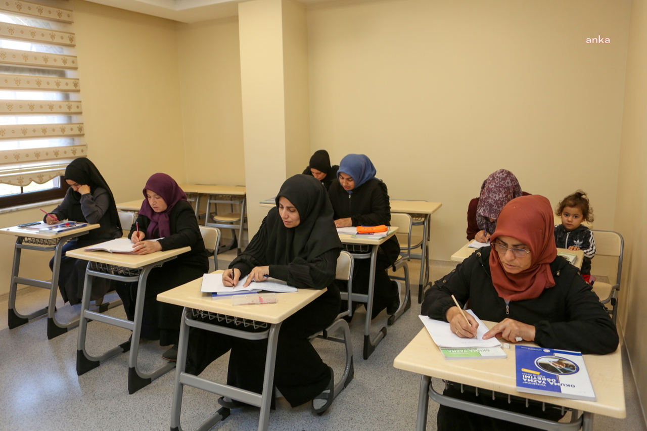KÜÇÜKÇEKMECE'DEKİ KADIN EŞİTLİK MERKEZİ'NDE KURS KAYITLARI DEVAM EDİYOR