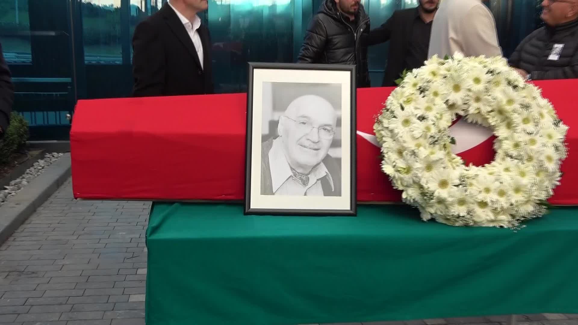 GAZETECİ HINCAL ULUÇ SON YOLCULUĞUNA UĞURLANDI