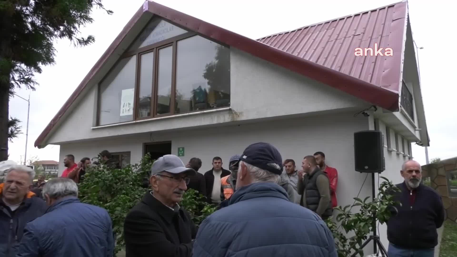FINDIKLI'DA KAYMAKAMLIK, BELEDİYENİN SAHİLDE YENİLEDİĞİ UMUMİ TUVALETLER İÇİN YIKIM KARARI VERDİ. ÇERVATOĞLU: YIKMIYORUM, GÜCÜNÜZ VARSA GELİN SİZ YIKIN