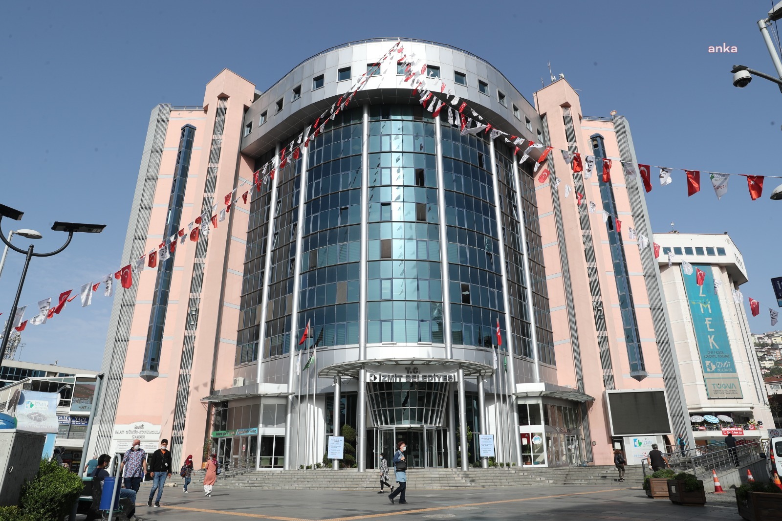 İZMİT BELEDİYESİ VEZNELERİ HAFTA SONUNDA DA AÇIK OLACAK