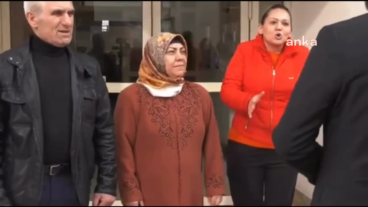 ELAZIĞ’DA TOKİ KONUTLARINDA YAŞAYAN VATANDAŞLAR, DOĞAL GAZ ARIZASININ UZUN SÜREDİR GİDERİLMEDİĞİNİ AKTARDI: "BATTANİYENİN, YORGANIN ALTINDAN ÇIKMIYORUZ"