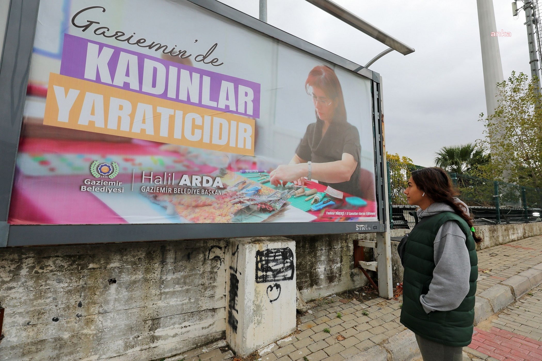 GAZİEMİR'DE KADINA YÖNELİK ŞİDDETE KARŞI GÖRSEL FARKINDALIK
