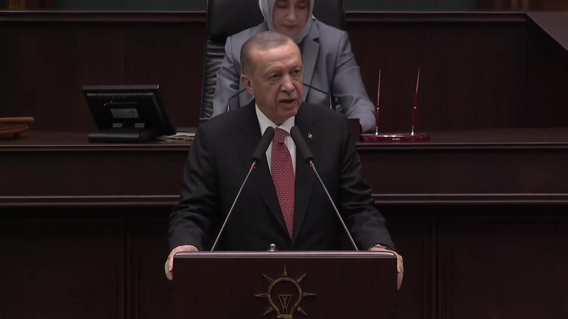 ERDOĞAN: “EN UYGUN OLAN VAKİTTE KARADAN DA TERÖRİSTLERİN TEPESİNE TEPESİNE BİNECEĞİZ”