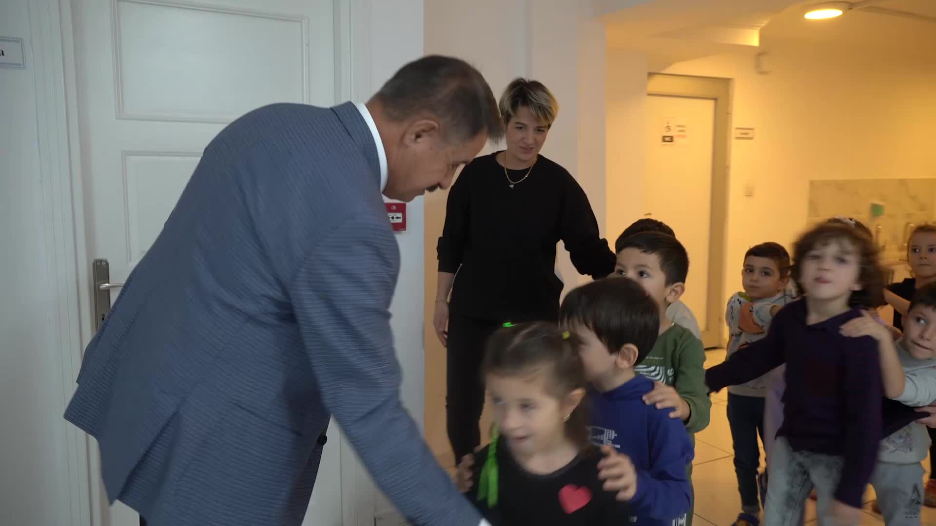 ATAKUM BELEDİYE BAŞKANI DEVECİ'DEN ÖĞRETMENLER GÜNÜ ZİYARETİ