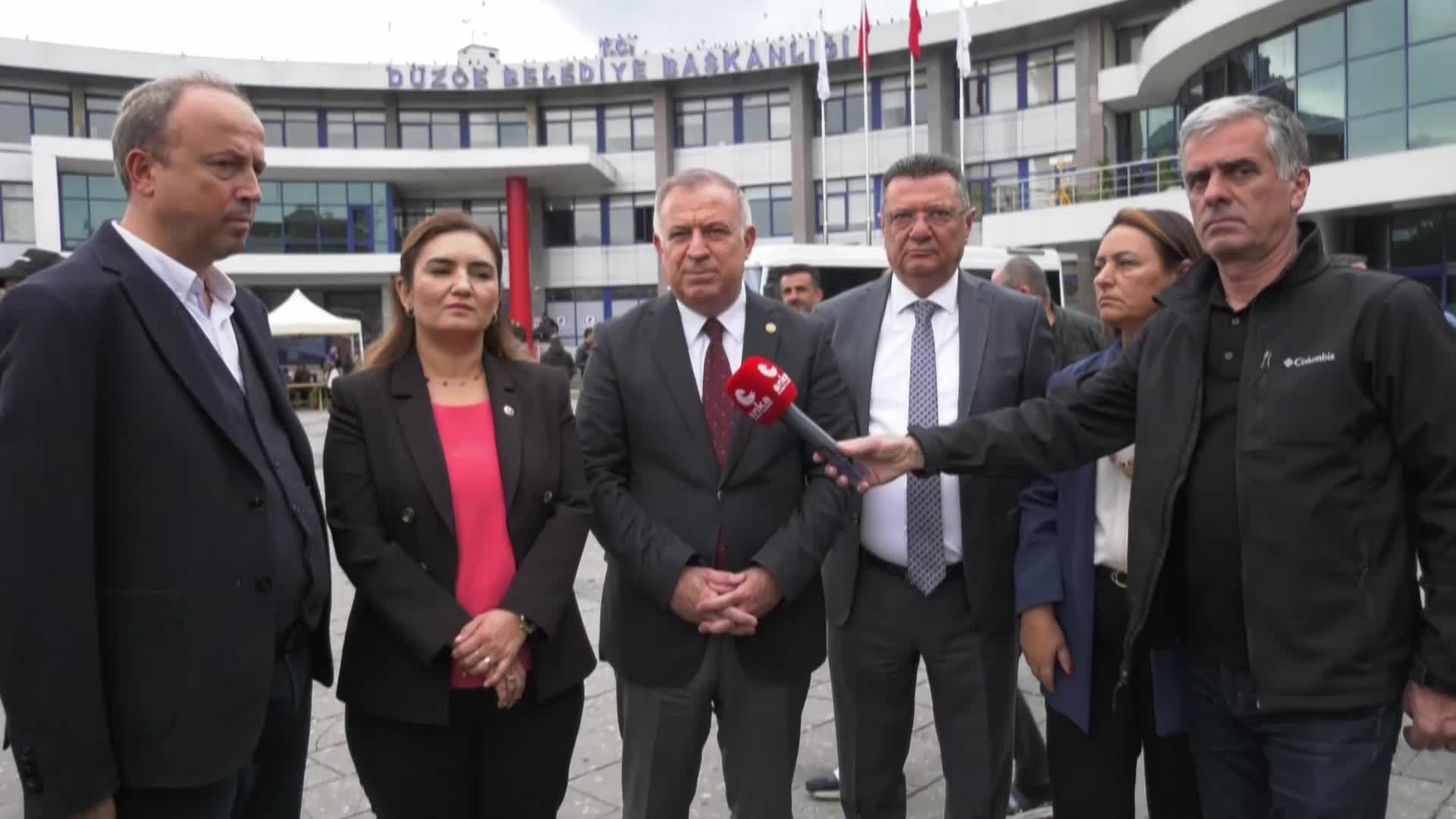 DEPREM ARAŞTIRMA KOMİSYONU'NUN CHP'Lİ ÜYELERİ DÜZCE'DE: 1999'DA HAFİF HASAR ALAN BİNALARIN HASARI ARTTI