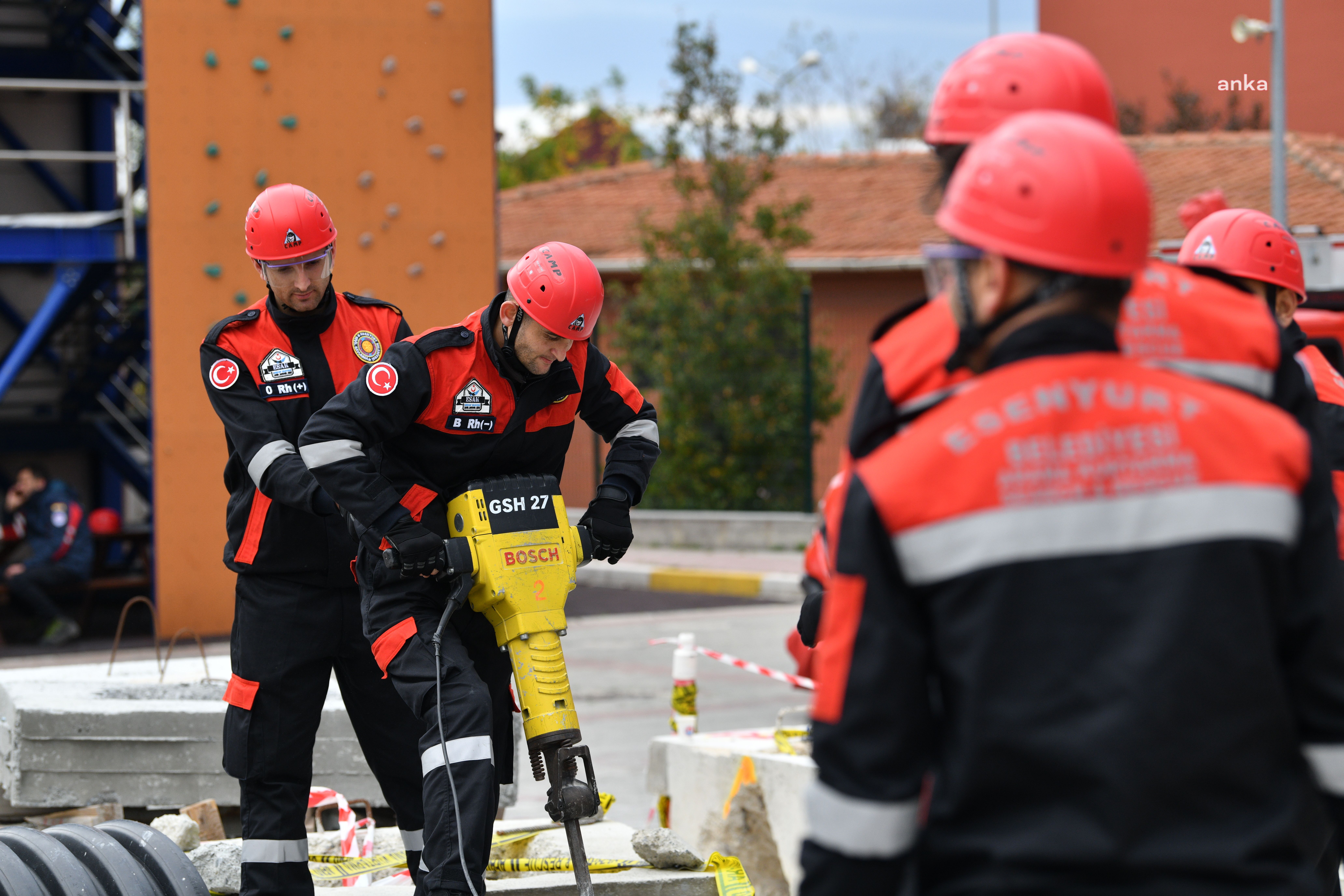 AFAD'DAN ESENYURT BELEDİYESİ ARAMA KURTARMA EKİBİ’NE DOĞAL AFET EĞİTİMİ