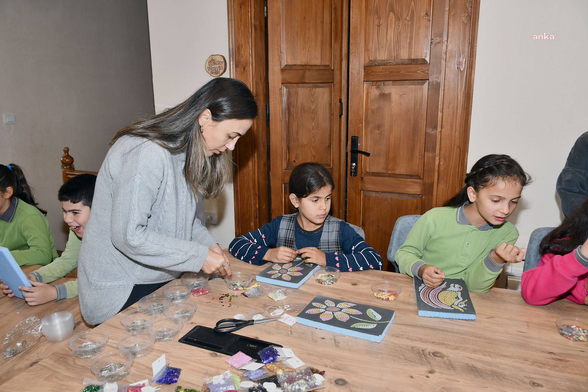 KUŞADASI’NDA ÇOCUKLAR İÇİN SANAT ETKİNLİĞİ ATÖLYESİ DÜZENLENDİ