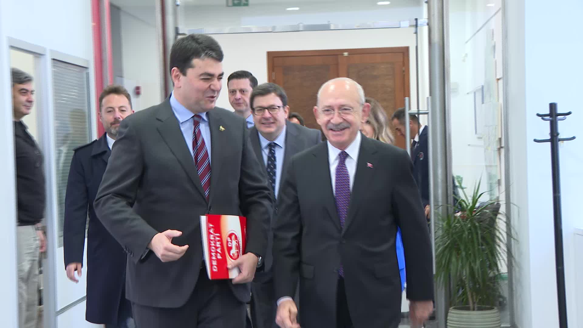 GÜLTEKİN UYSAL, KEMAL KILIÇDAROĞLU’NU ZİYARET ETTİ
