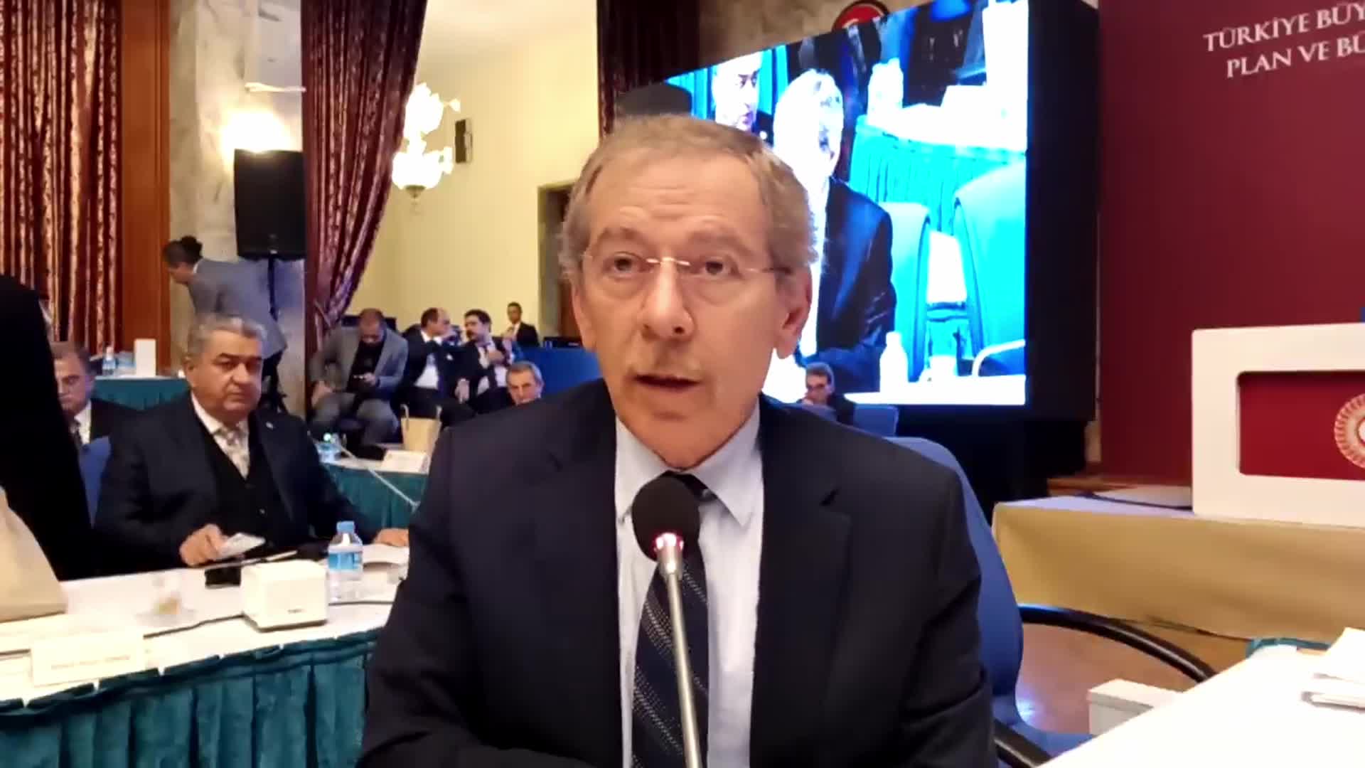 ABDÜLLATİF ŞENER'DEN 'CUMHURBAŞKANLIĞI HÜKÜMET SİSTEMİ' ELEŞTİRİSİ: "BİRİLERİNE RAHATLIK, İMTİYAZ VE GÜÇ SAĞLAMIŞ OLABİLİR. ÜLKEYE SADECE ZARAR VERMİŞTİR"