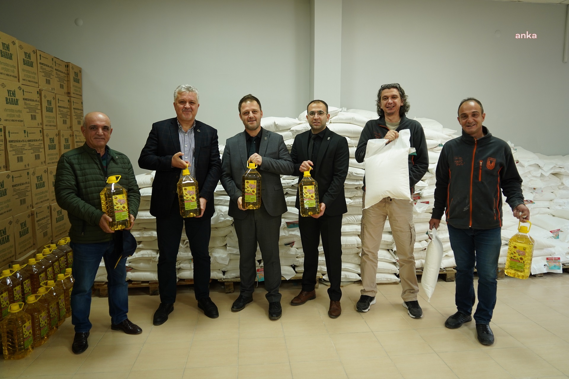 LÜLEBURGAZ BELEDİYESİ KENDİ ÜRETTİĞİ UNU VE YAĞI YURTTAŞA DAĞITIYOR