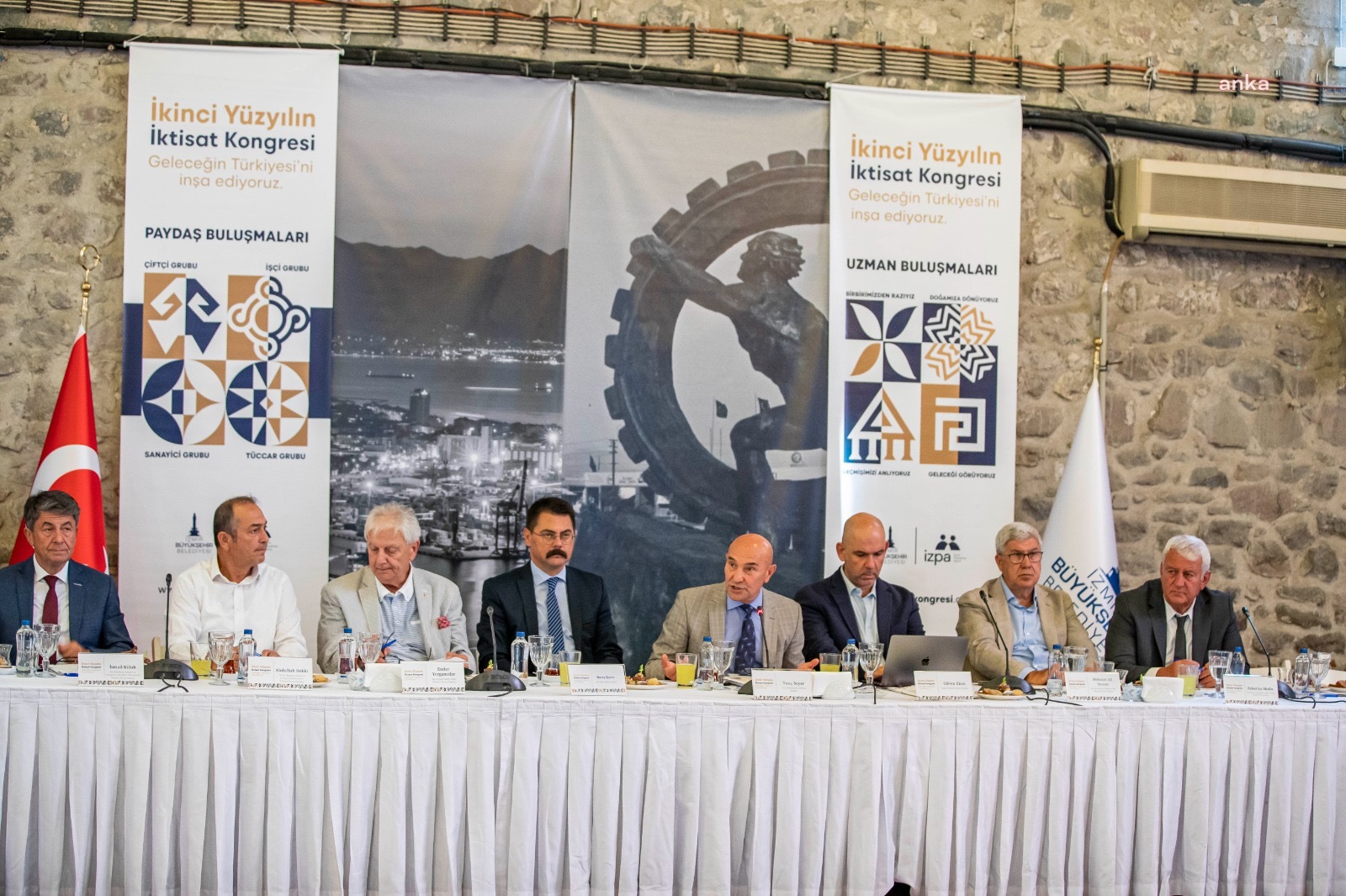 İZMİR’DE İKTİSAT KONGRESİ İÇİN SANAYİCİ, TÜCCAR VE ESNAF BULUŞMASI YAPILACAK