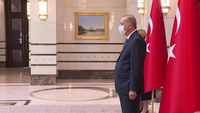 ERDOĞAN'A GÜVEN MEKTUBU SUNDU