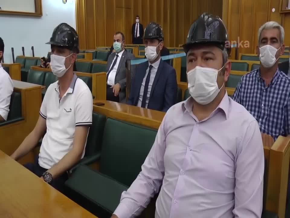İŞ GÜVENLİĞİ UZMANLARI SİYAH BARETLE CHP GRUBUNA KATILDI
