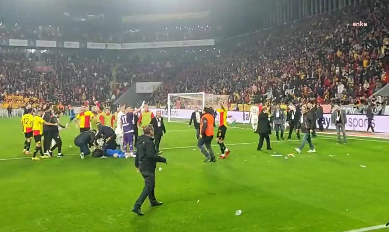 GÖZTEPE-ALTAY MAÇI OLAYLAR NEDENİYLE TATİL EDİLDİ, BİR TARAFTAR VE ALTAY KALECİSİ OZAN EVRİM ÖZENÇ YARALANDI