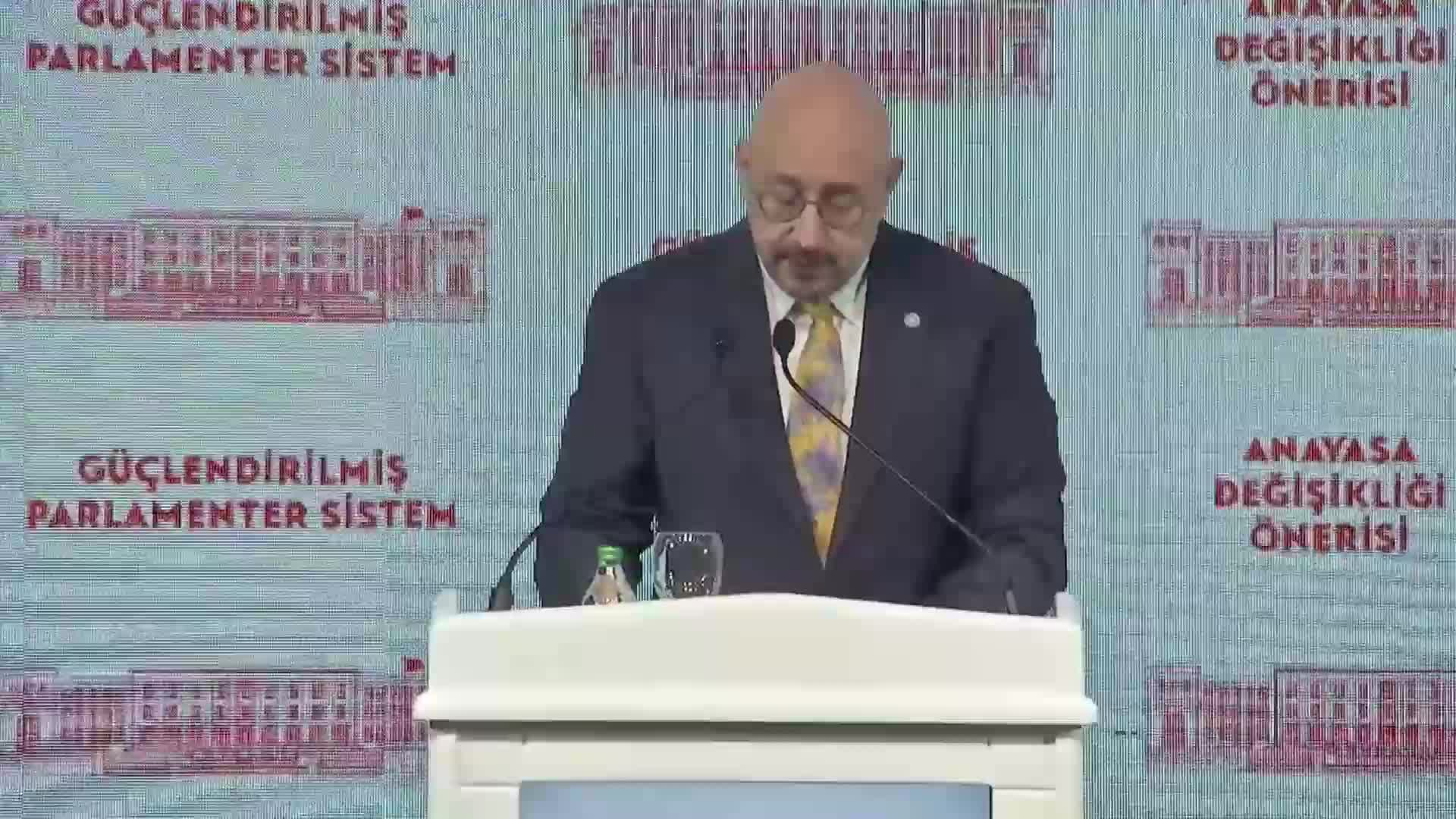 ALTILI MASA ANAYASA ÖNERİSİNİ AÇIKLIYOR... UĞUR POYRAZ: "SİYASİ PARTİLER HAKKINDA YARGITAY CUMHURİYET BAŞSAVCISININ KAPATMA DAVASI AÇABİLMESİNİ TBMM’NİN İZNİNE BAĞLIYORUZ"