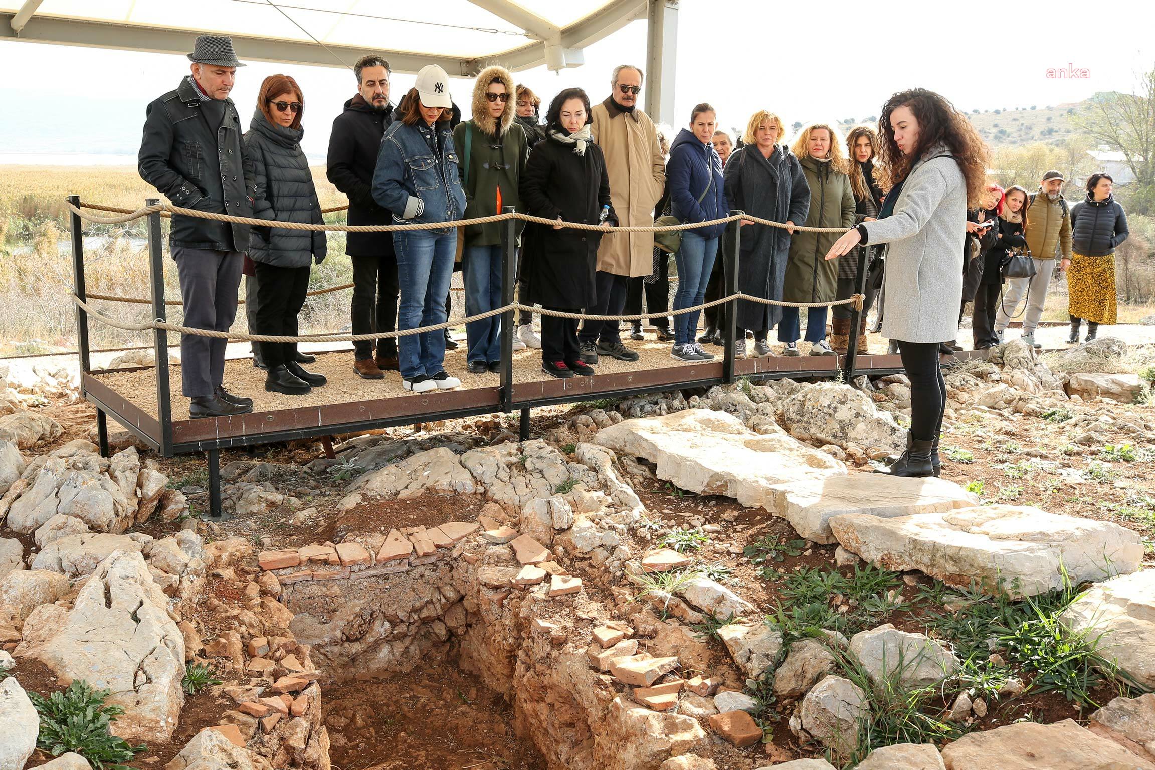 NİLÜFER KENT TİYATROSU, "1984"Ü İSTANBULDAN GELEN KONUKLARI İÇİN OYNADI
