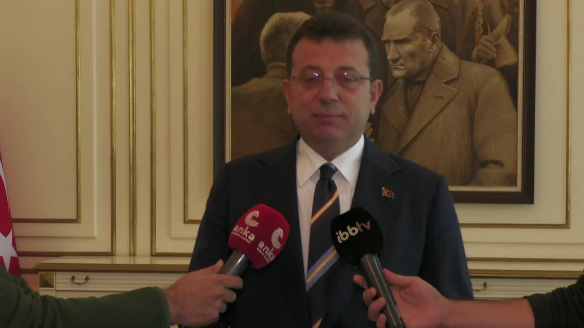 İMAMOĞLU'NDAN AKP'NİN ‘İSTANBUL BULUŞMASI’ DEĞERLENDİRMESİ: "BİR ZAMANLAR YENİKAPI'DA BULUŞMALAR YAPARLARDI. '1-1,5 MİLYON KİŞİ KATILDI' DENİRDİ. ŞİMDİ 25-30 BİN KİŞİLİK BULUŞMAYI ÖVÜYORLAR, NEREDEN NEREYE"