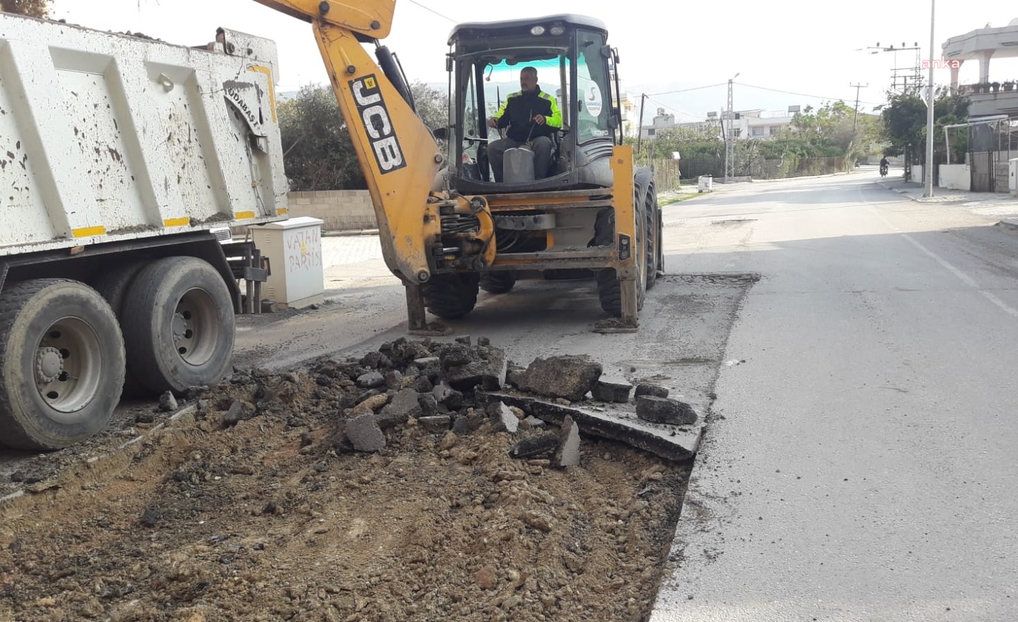 SAMANDAĞ BELEDİYESİ EKİPLERİNDEN 10 MAHALLEDE EŞ ZAMANLI ÇALIŞMA