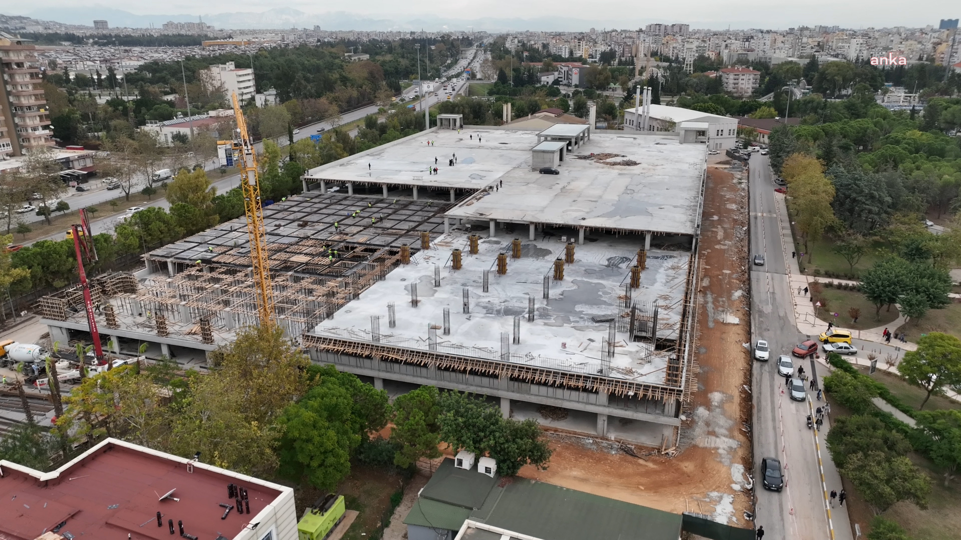 BAŞKAN BÖCEK, AKDENİZ ÜNİVERSİTESİ KATLI OTOPARK PROJESİ’Nİ İNCELEDİ