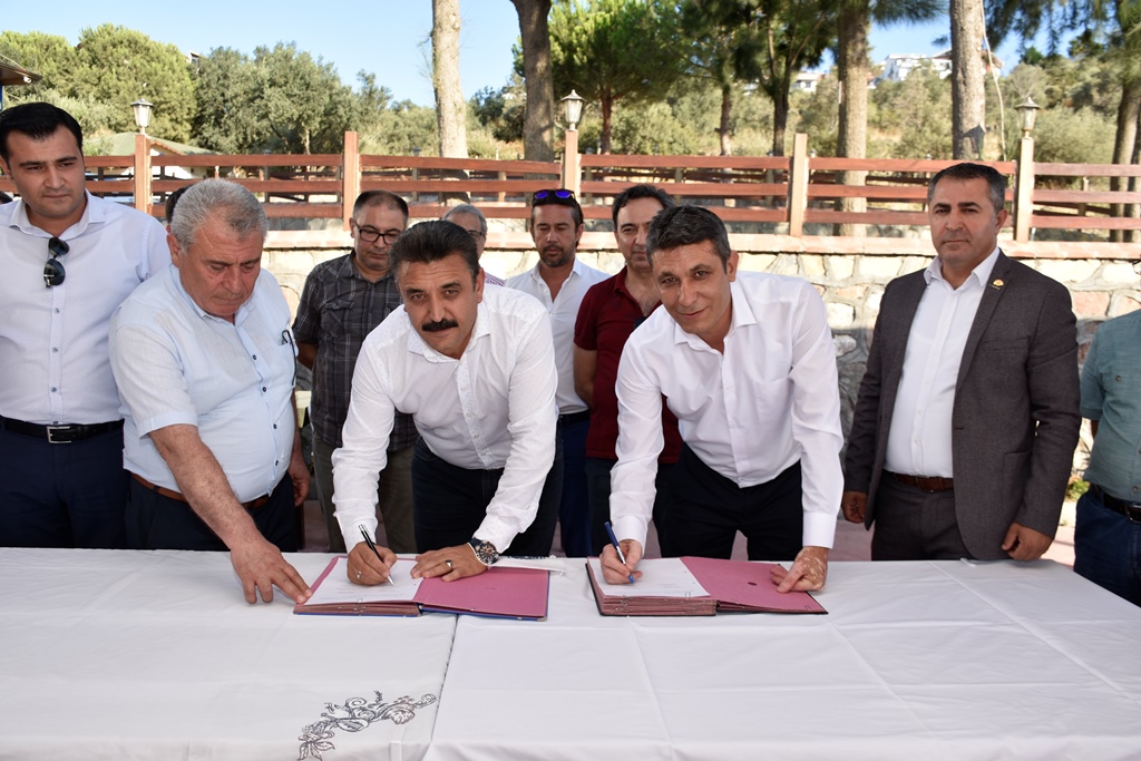DİKİLİ'DE TOPLU SÖZLEŞME MUTLULUĞU